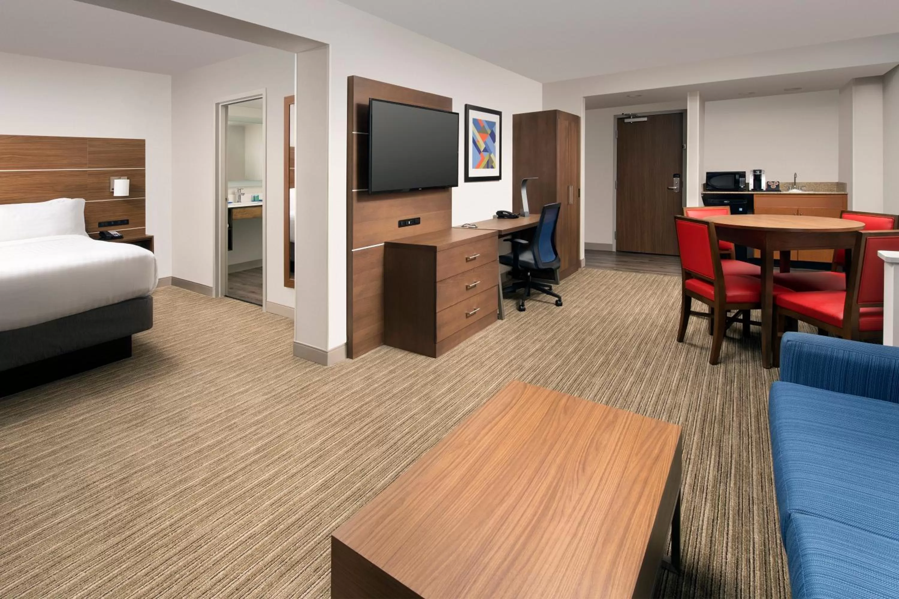 Photo of the whole room, Bed in Holiday Inn Express & Suites Baltimore - BWI Airport North by IHG