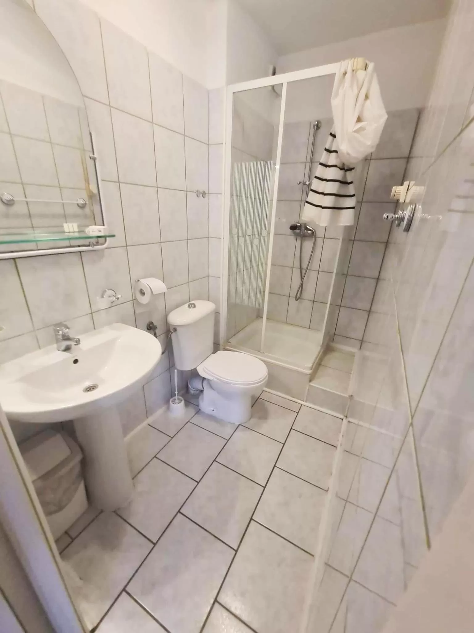 Bathroom in OWR Relax - Hostel położony blisko atrakcji turystycznych