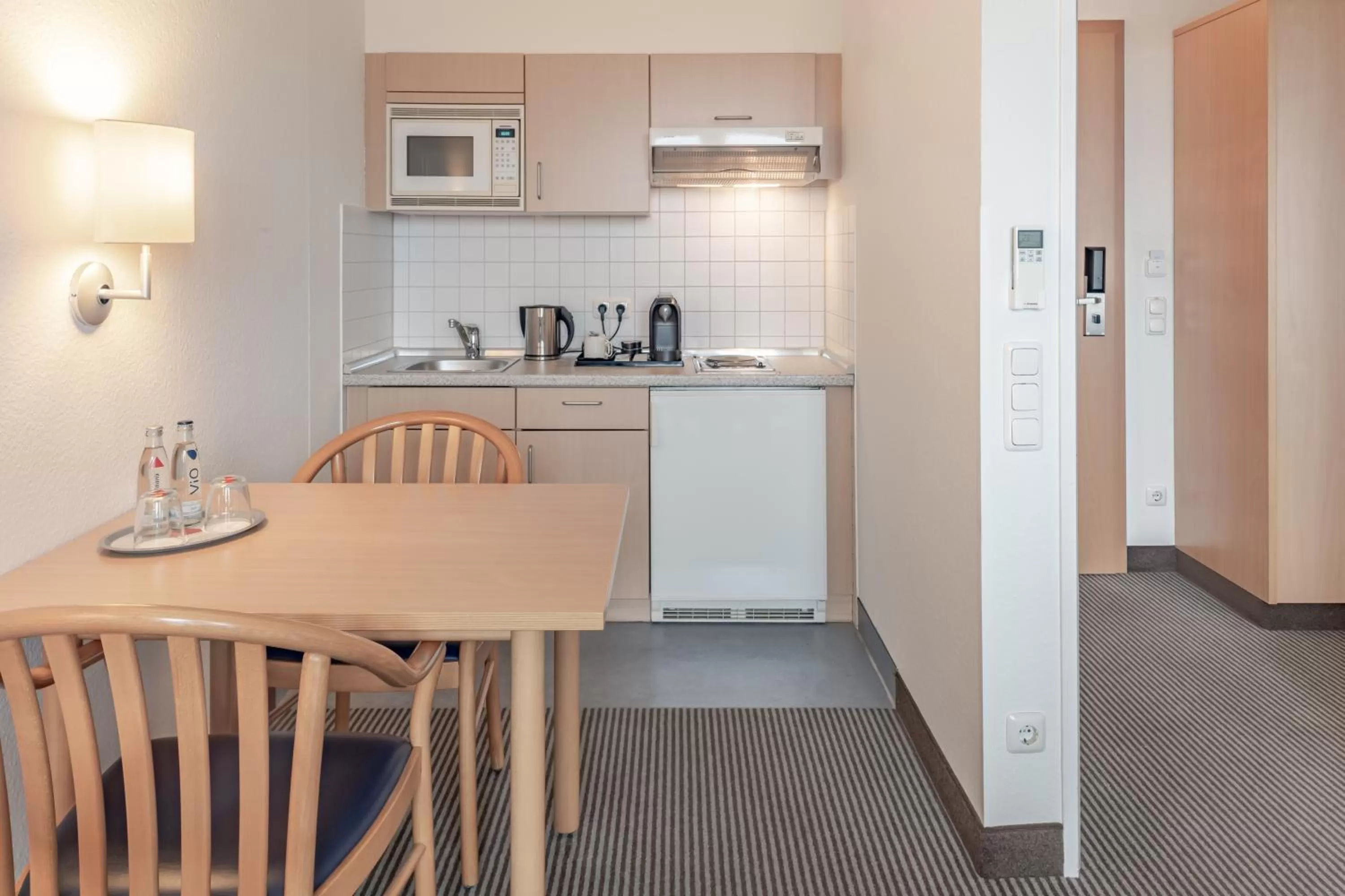 Kitchen or kitchenette, Kitchen/Kitchenette in Hotel Stadthafen Stade