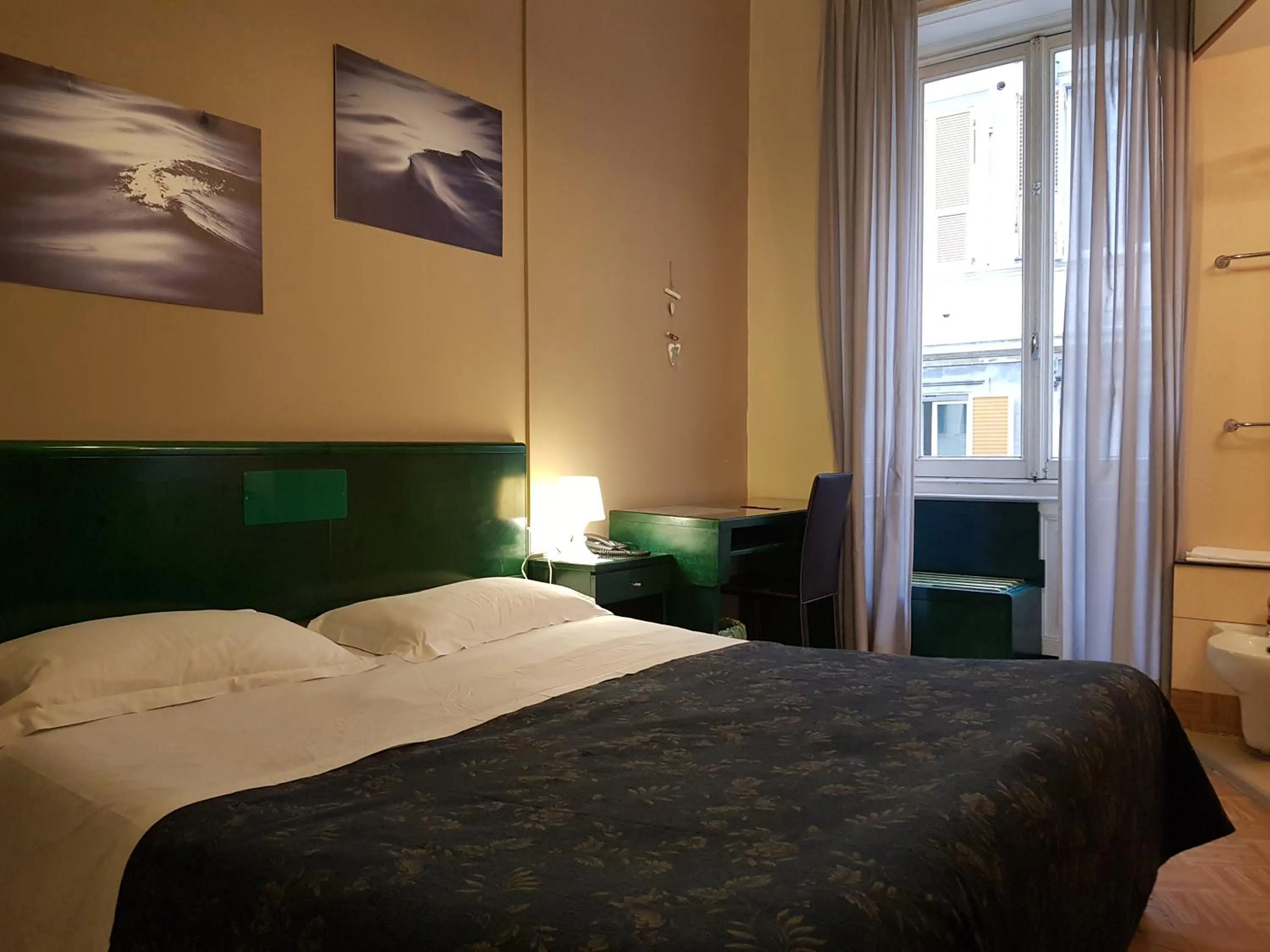 Double Room with Shared Bathroom in Hotel Suisse