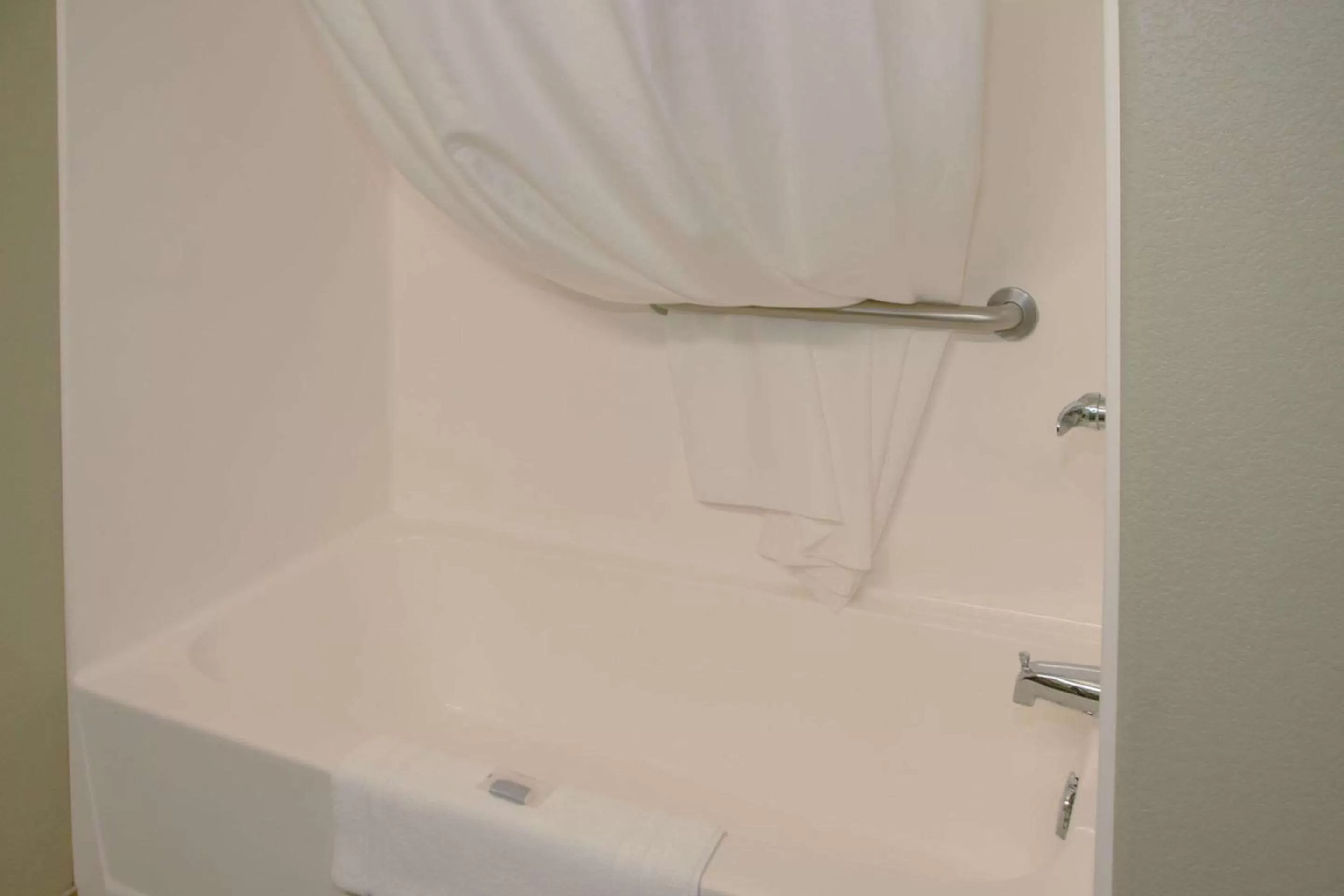 Bedroom in Grand Forks Lodge and Suites