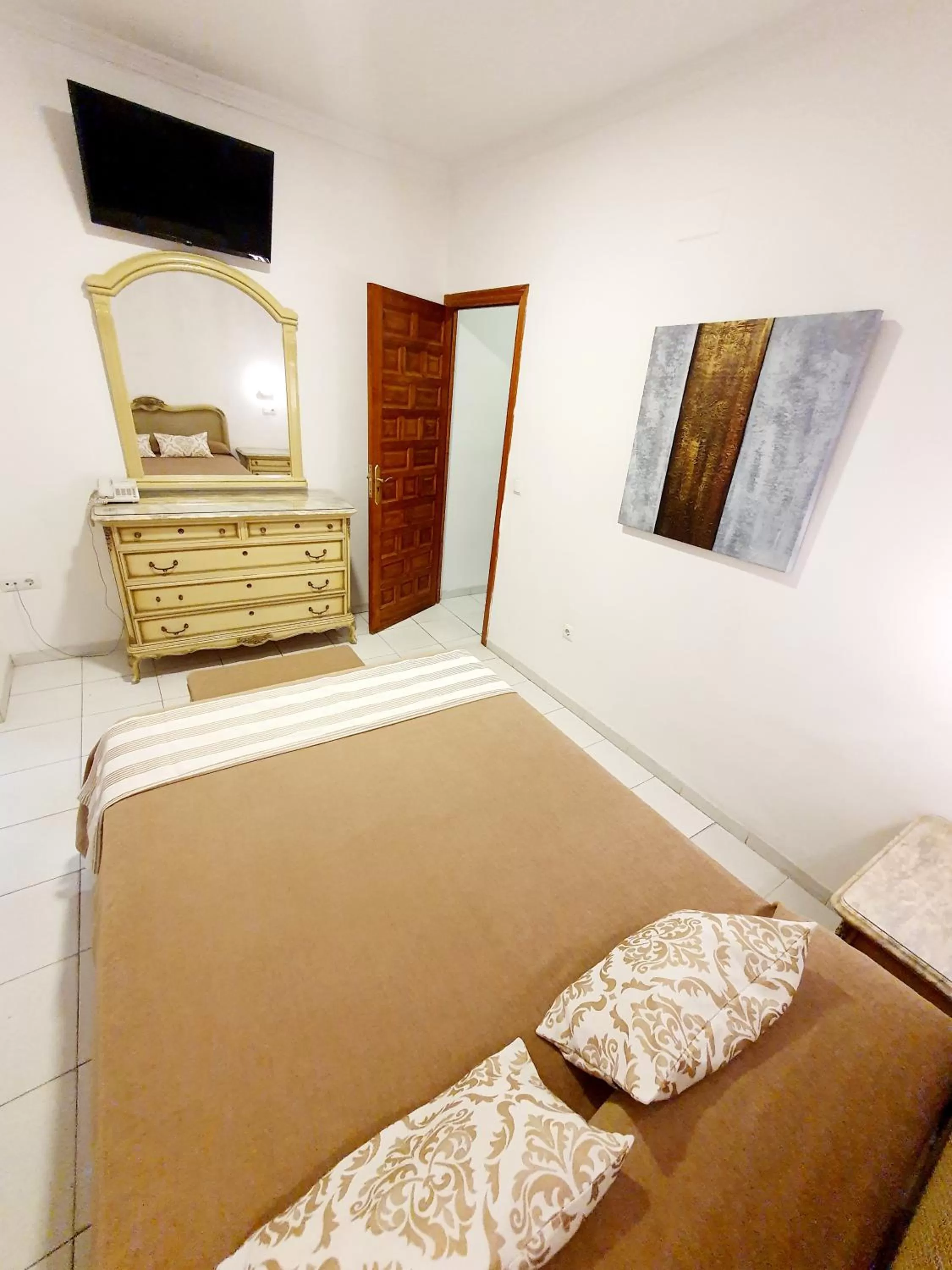 Photo of the whole room, Bed in Hotel Marítimo Urban