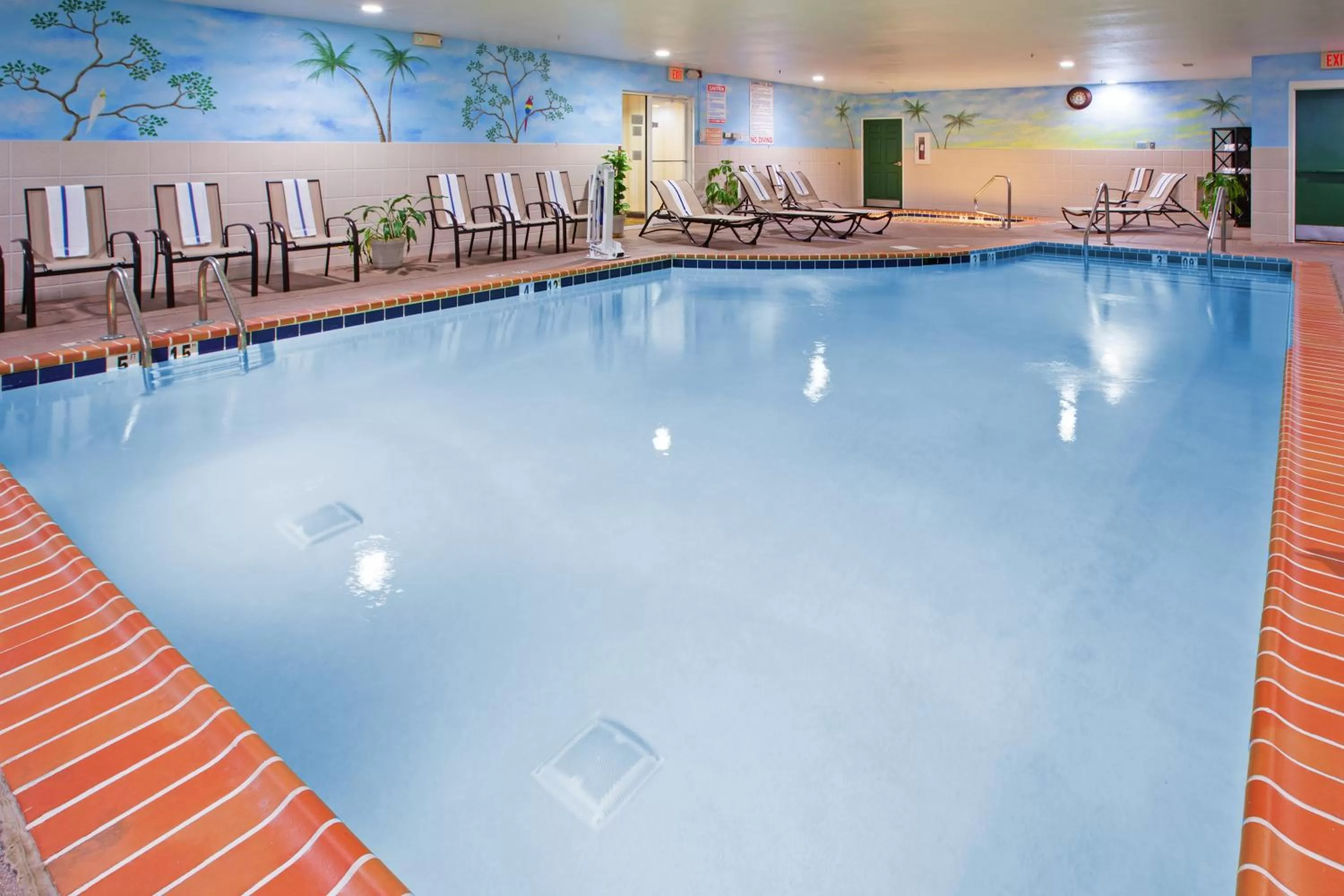 Swimming pool in Country Inn & Suites by Radisson, Lexington, KY