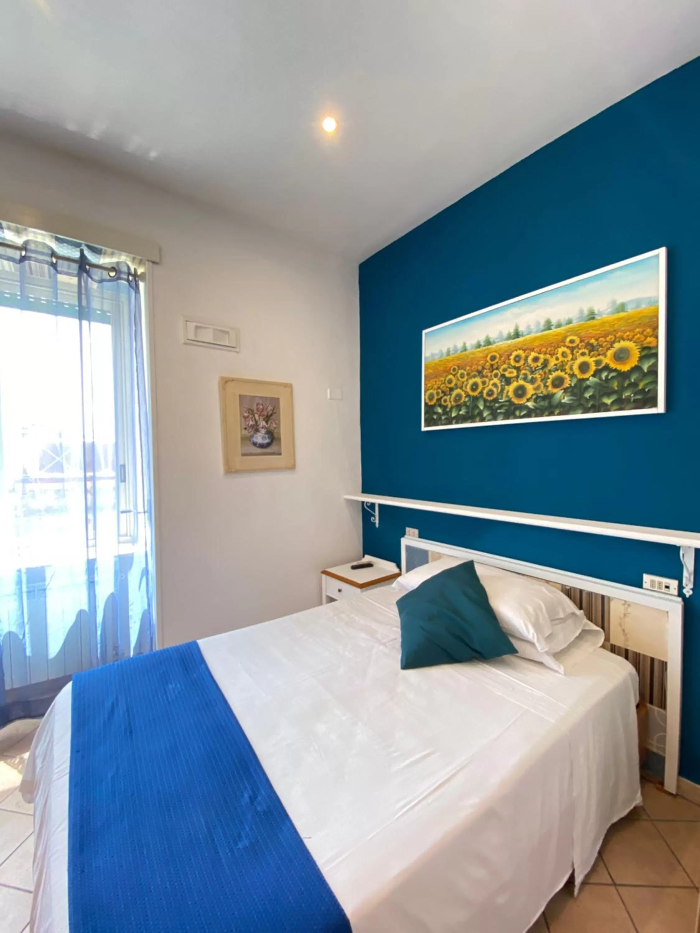 Photo of the whole room, Bed in Hotel Europeo Napoli