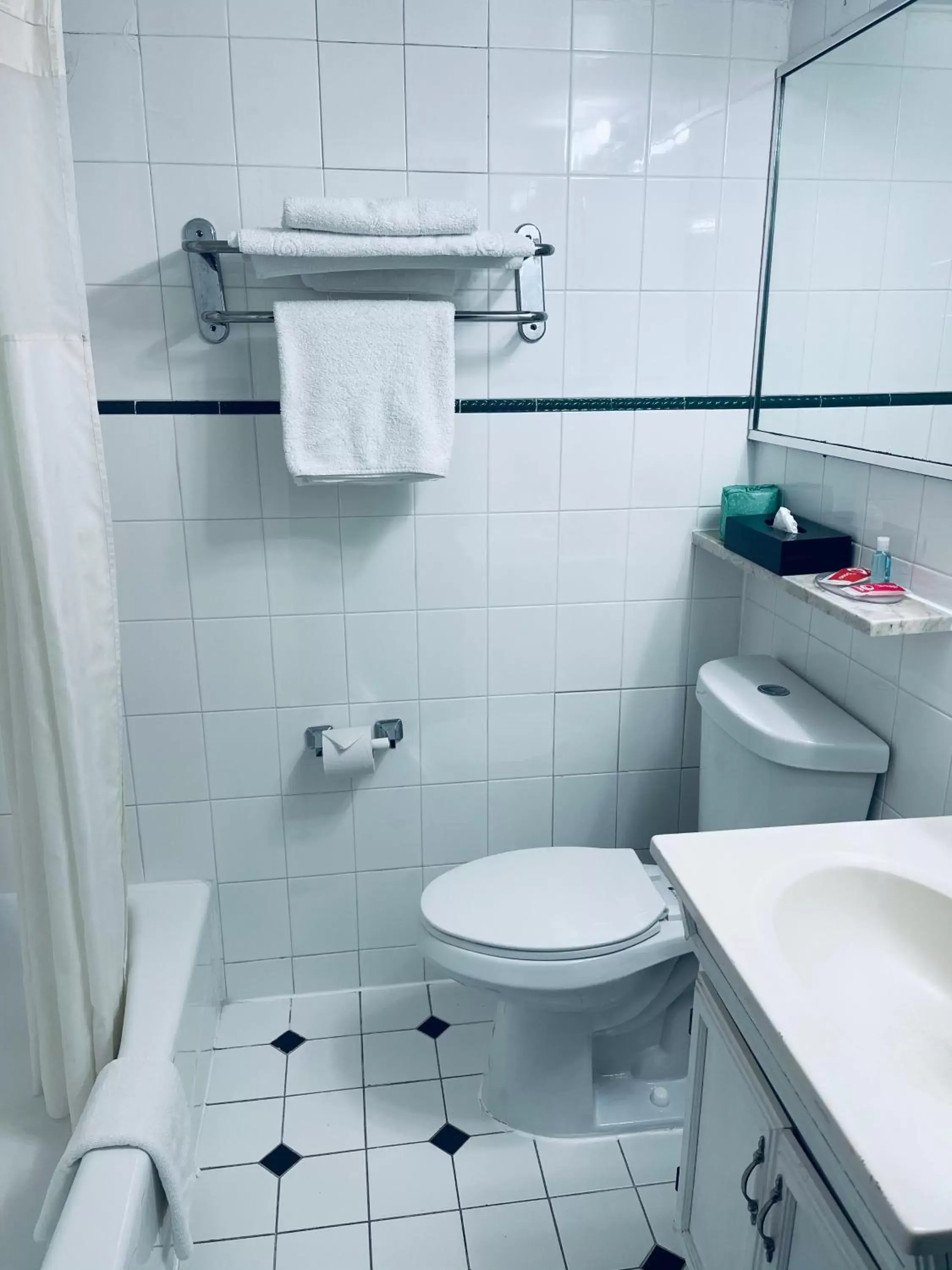 Standard King Room - Non Smoking in Econo Lodge Beach and Boardwalk Standard King Room - Non Smoking in Econo Lodge Beach and Boardwalk