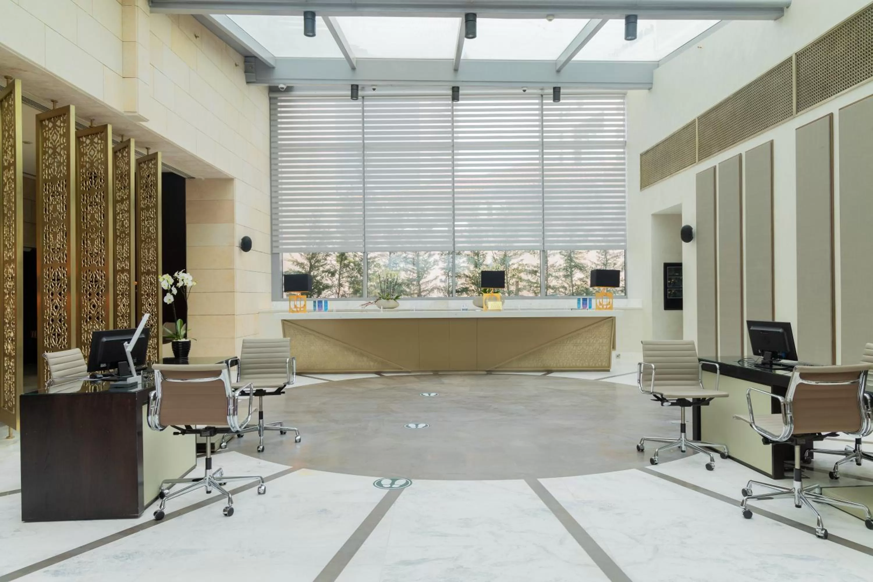 Lobby or reception in Signia by Hilton