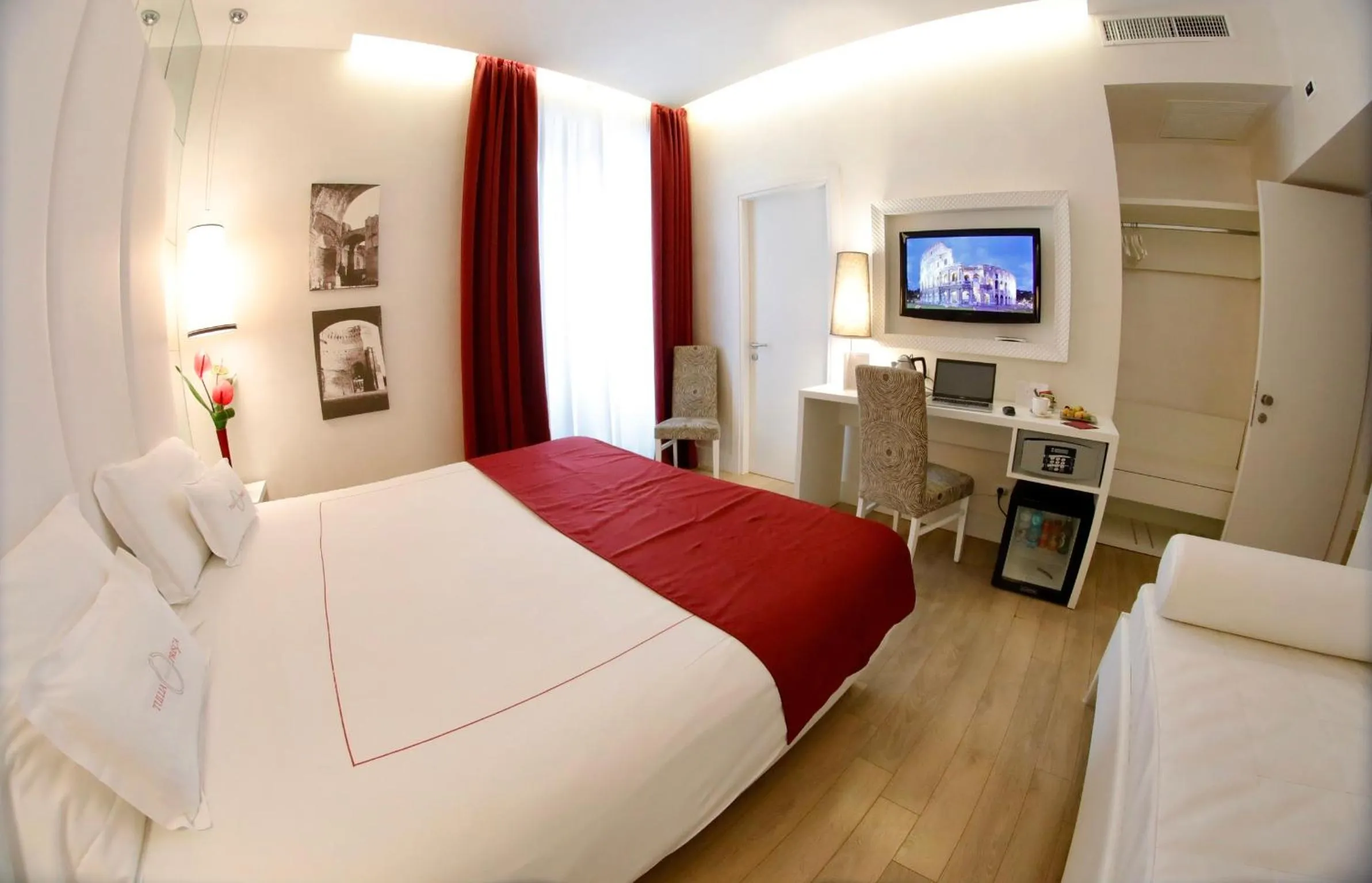 Photo of the whole room, Bed in Tullia&Prisca Relais