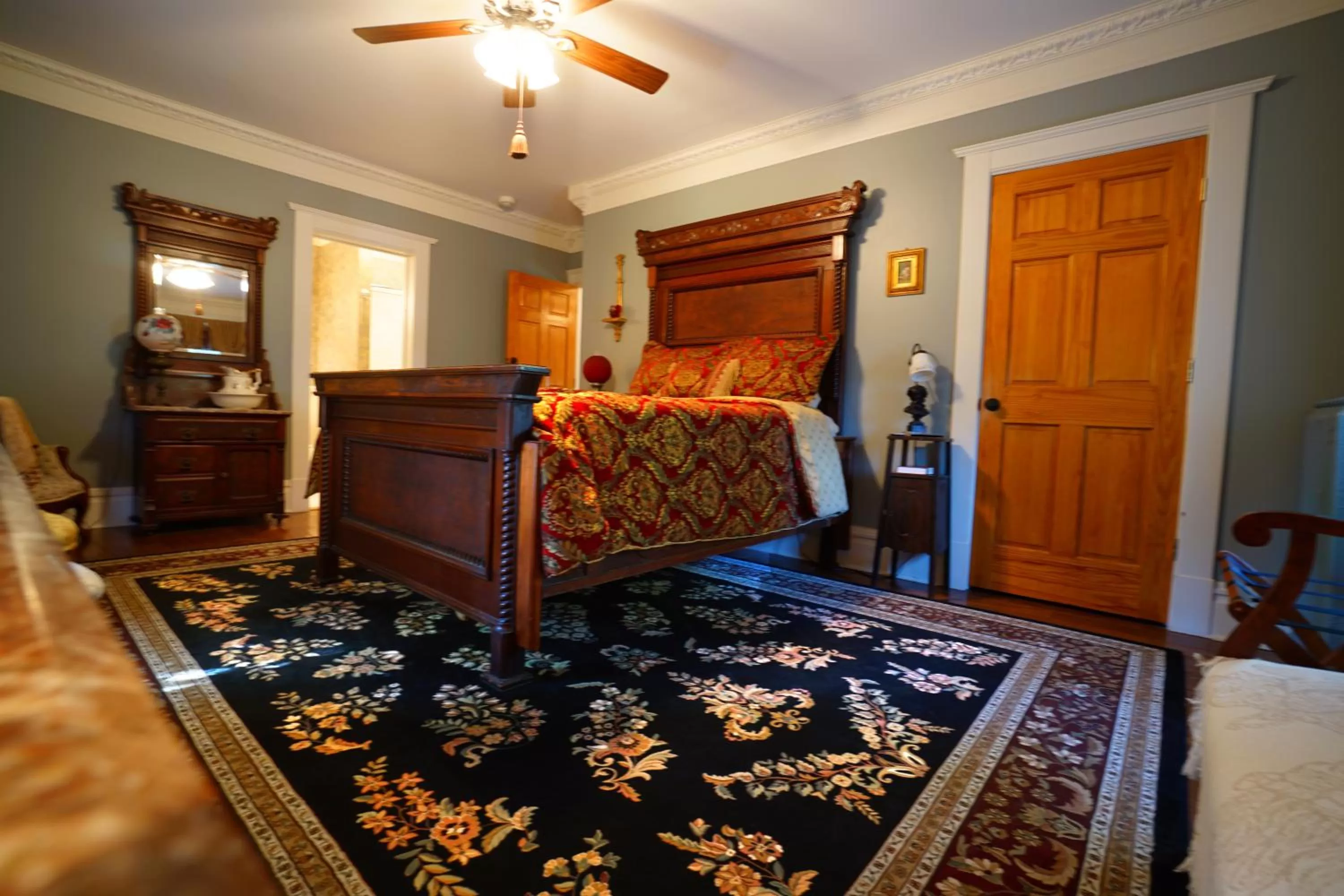 Bed in Rose Heart Inn