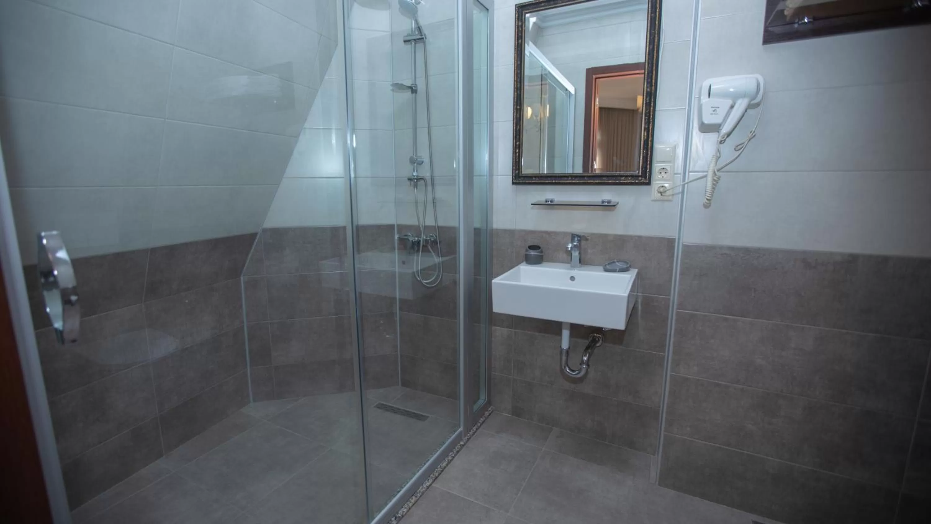 Shower, Bathroom in Royal Venezia Hotel