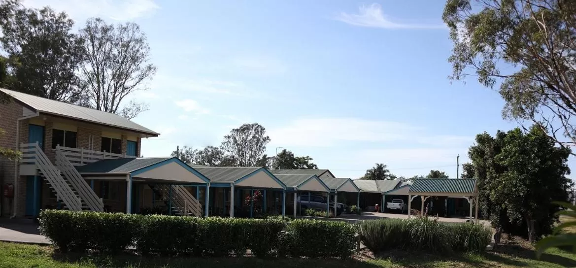 Parking, Property Building in Kilcoy Gardens Motel