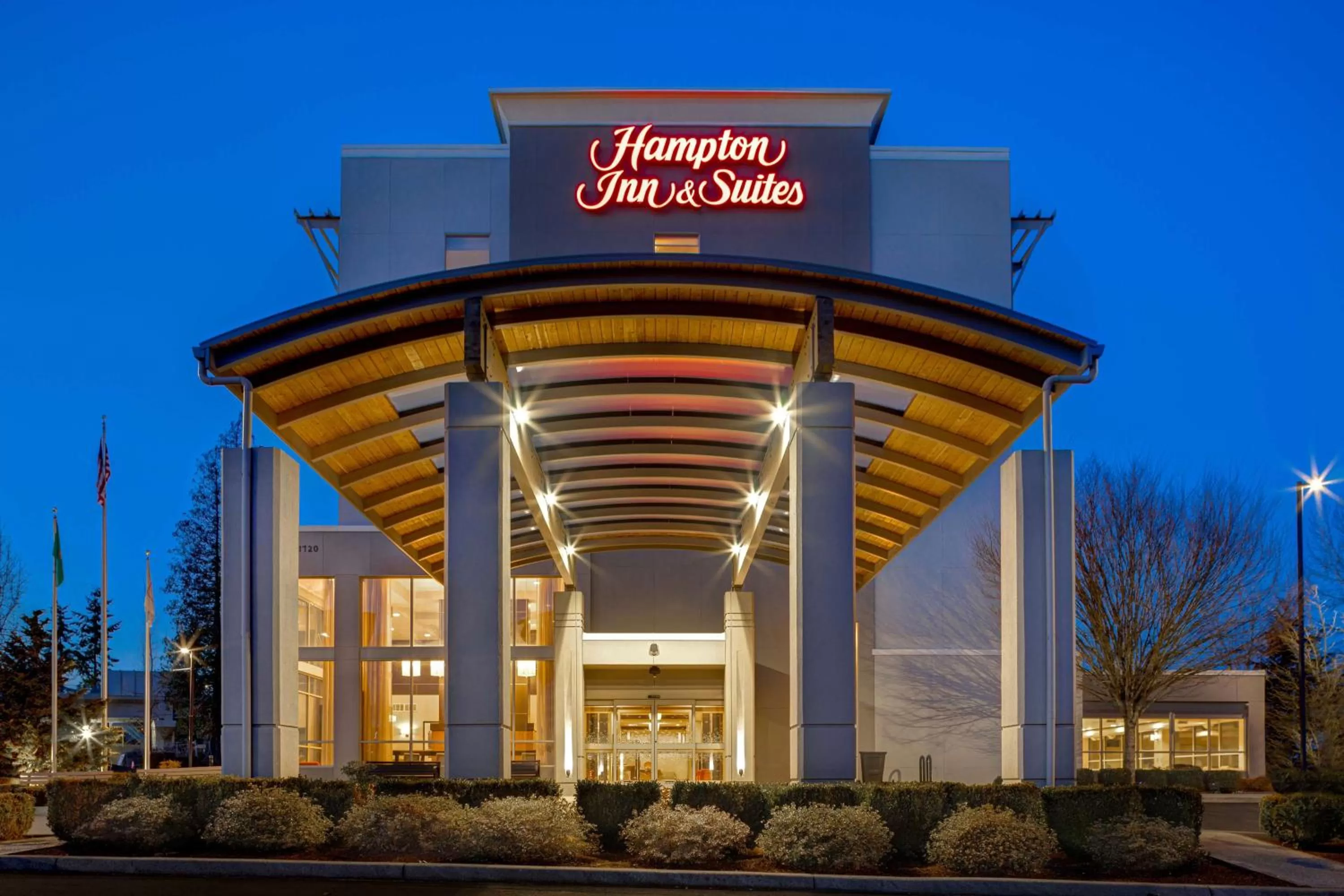 Property building in Hampton Inn & Suites Seattle/Federal Way