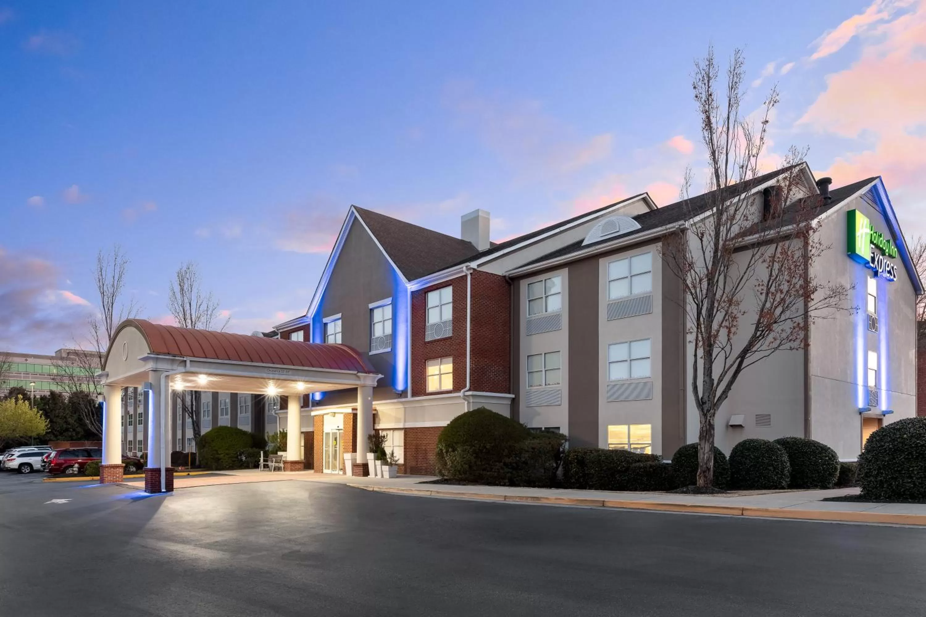 Property building in Holiday Inn Express Alpharetta - Roswell by IHG