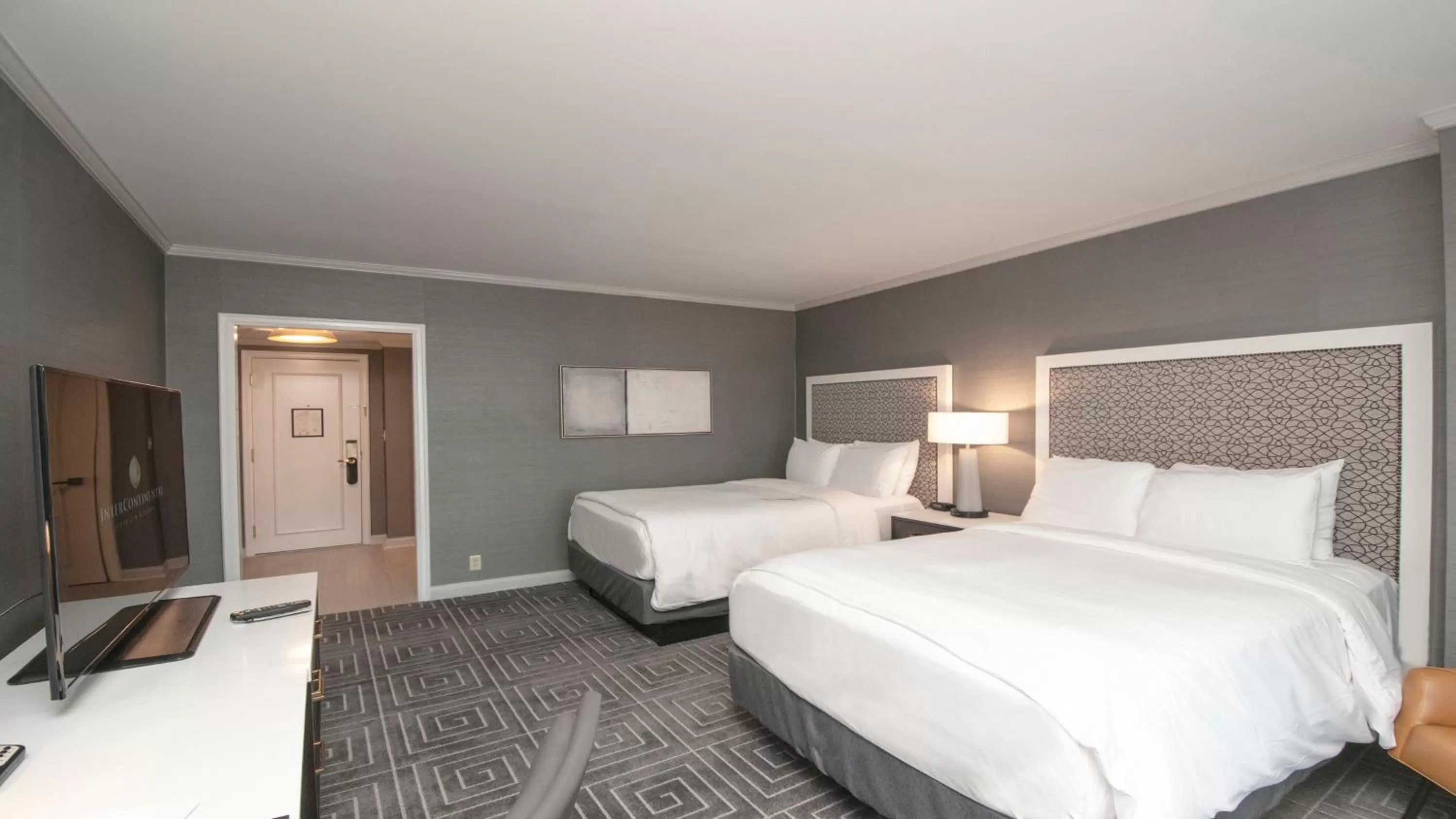 Photo of the whole room, Bed in InterContinental Kansas City at the Plaza by IHG