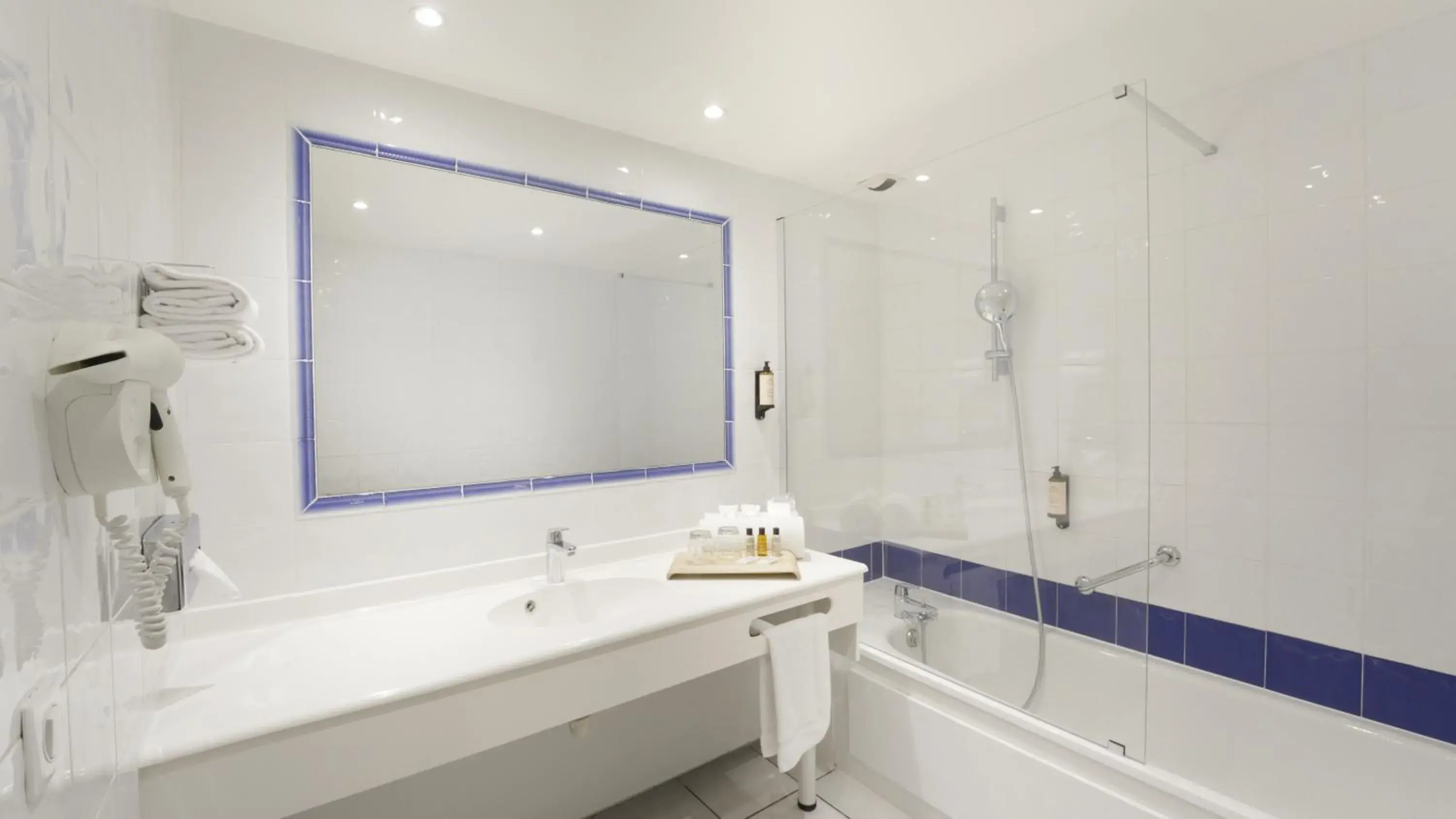 Comfort Room in Hôtel Mount Venturi - Aix-En-Provence Sainte-Victoire - Bar & Restaurant & Padel Comfort Room in Hôtel Mount Venturi - Aix-En-Provence Sainte-Victoire - Bar & Restaurant & Padel