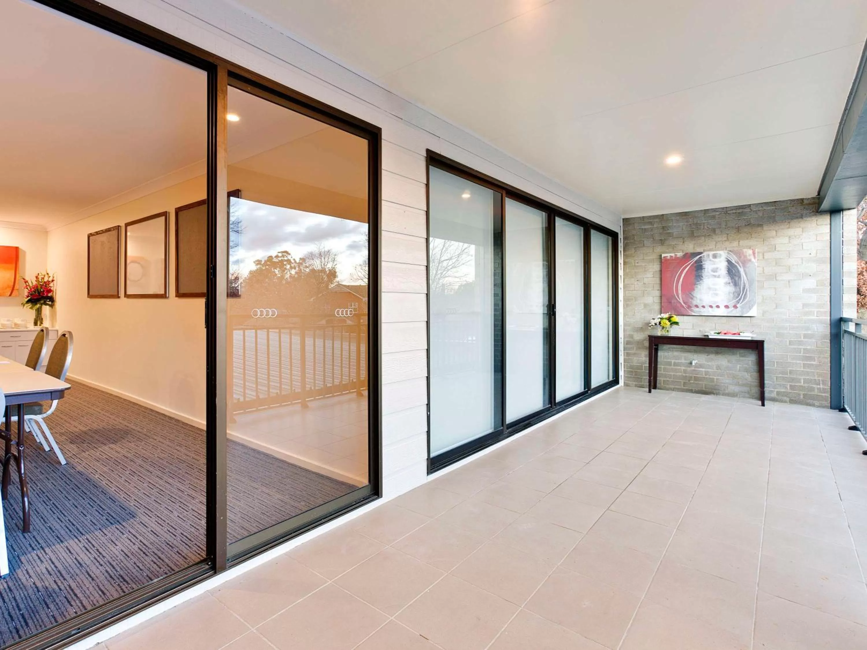 Property building, Bed in Tall Trees Ainslie Motel