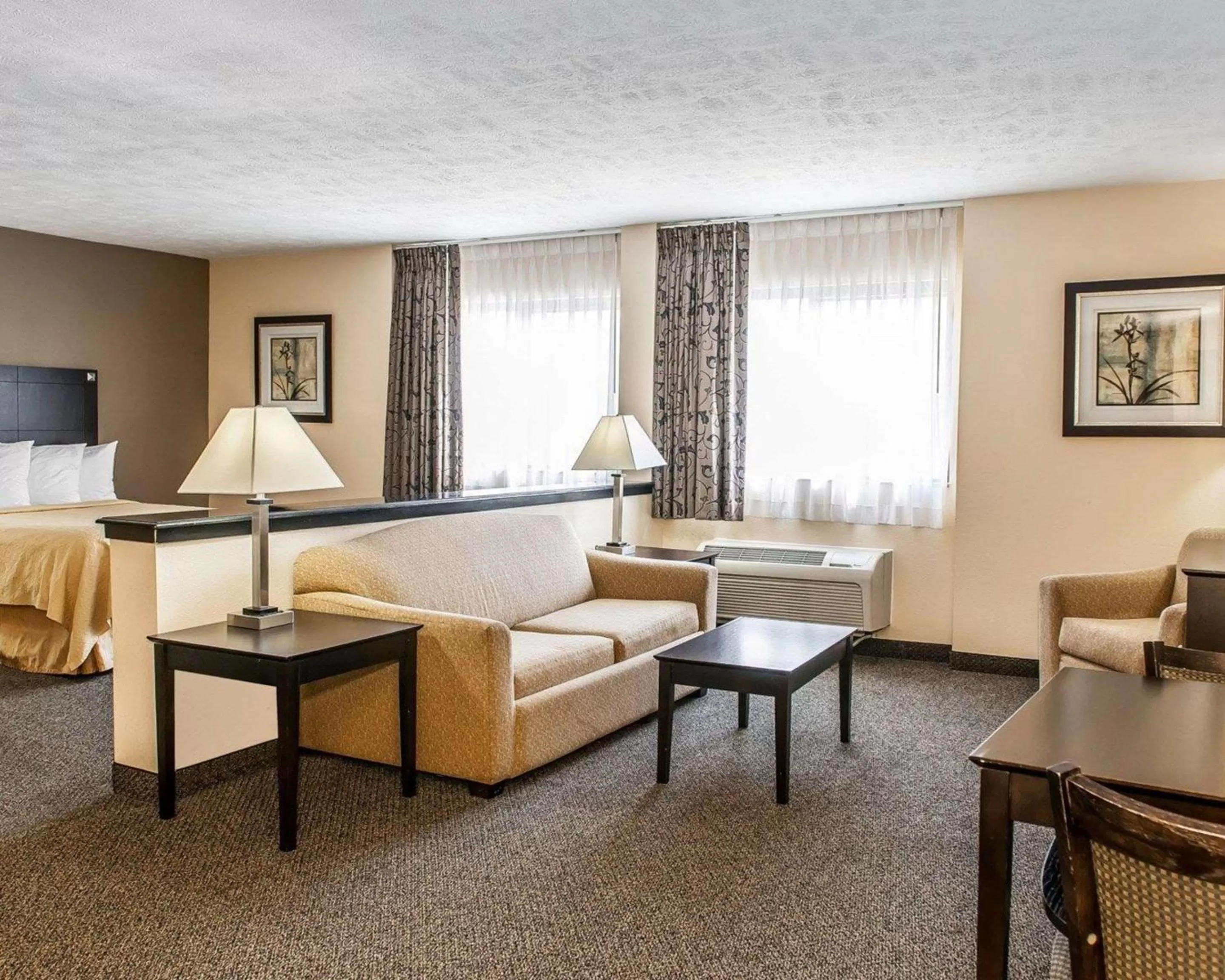 Photo of the whole room in Quality Inn & Suites Mattoon South