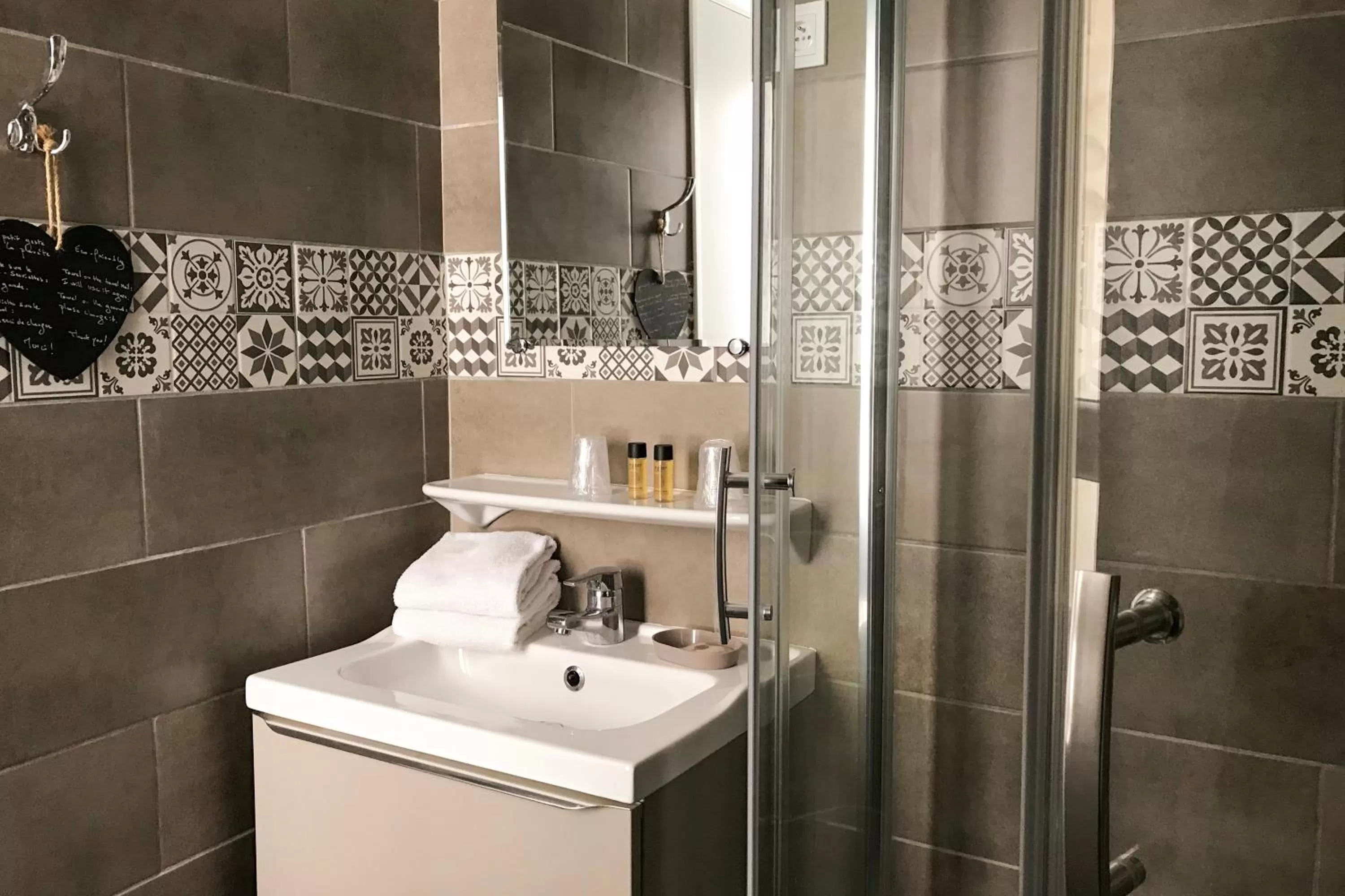 Bathroom in Hotel Le Magnan