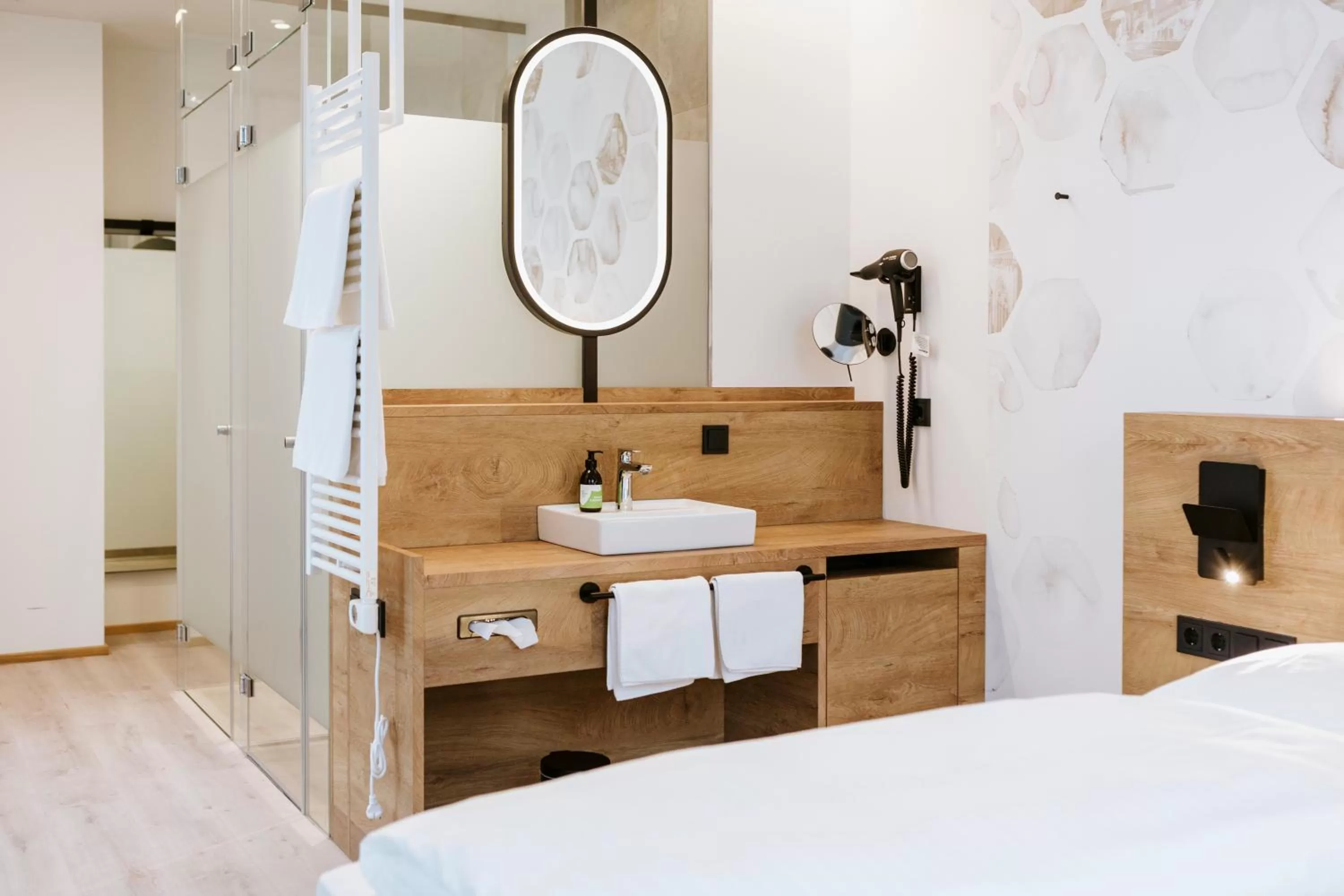 Bathroom in BEE GREEN Linz Self-Check-in-Hotel