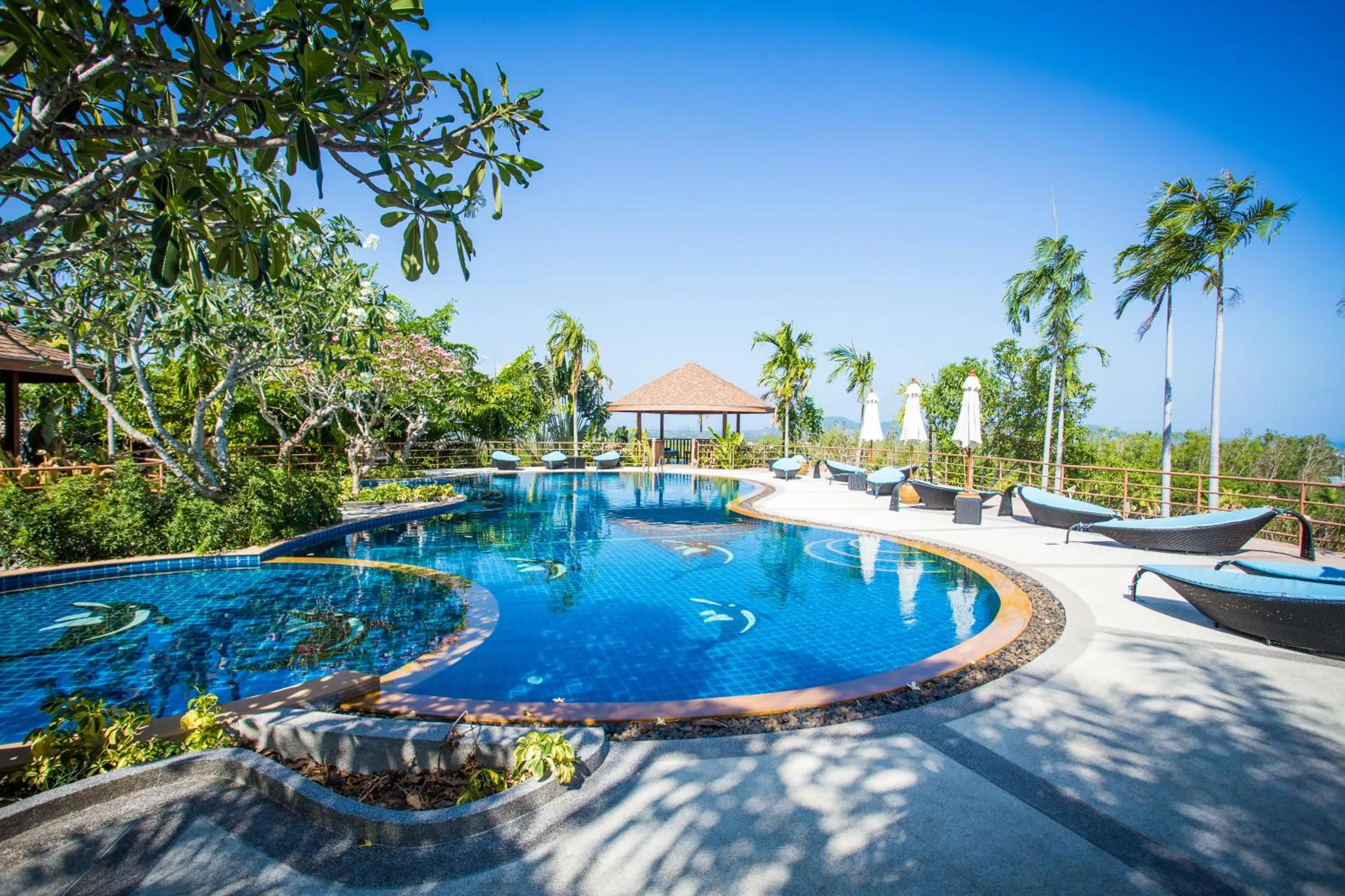 Swimming pool in Chalong Chalet Resort
