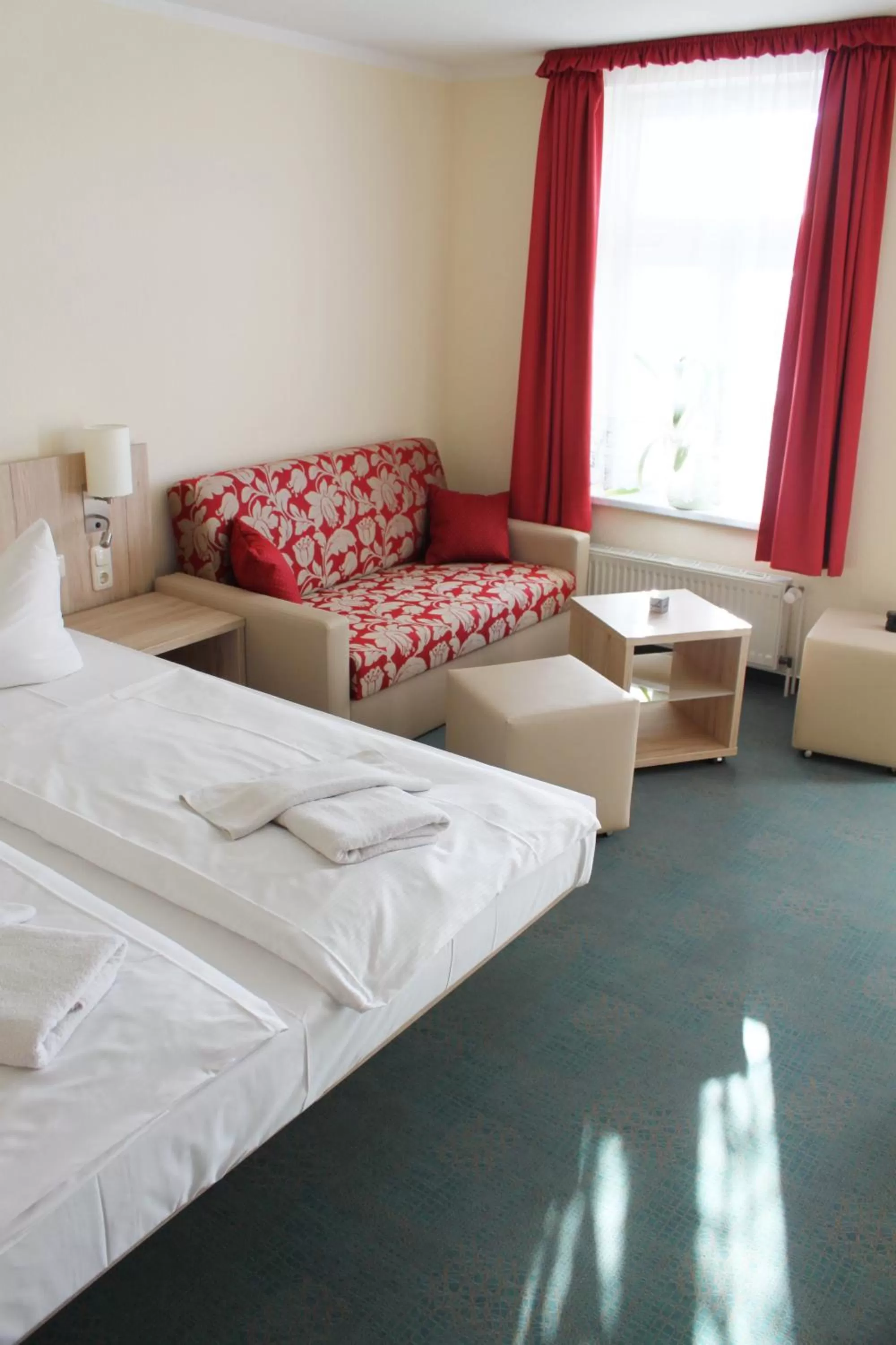 Living room, Bed in Hotel Villa Elisabeth