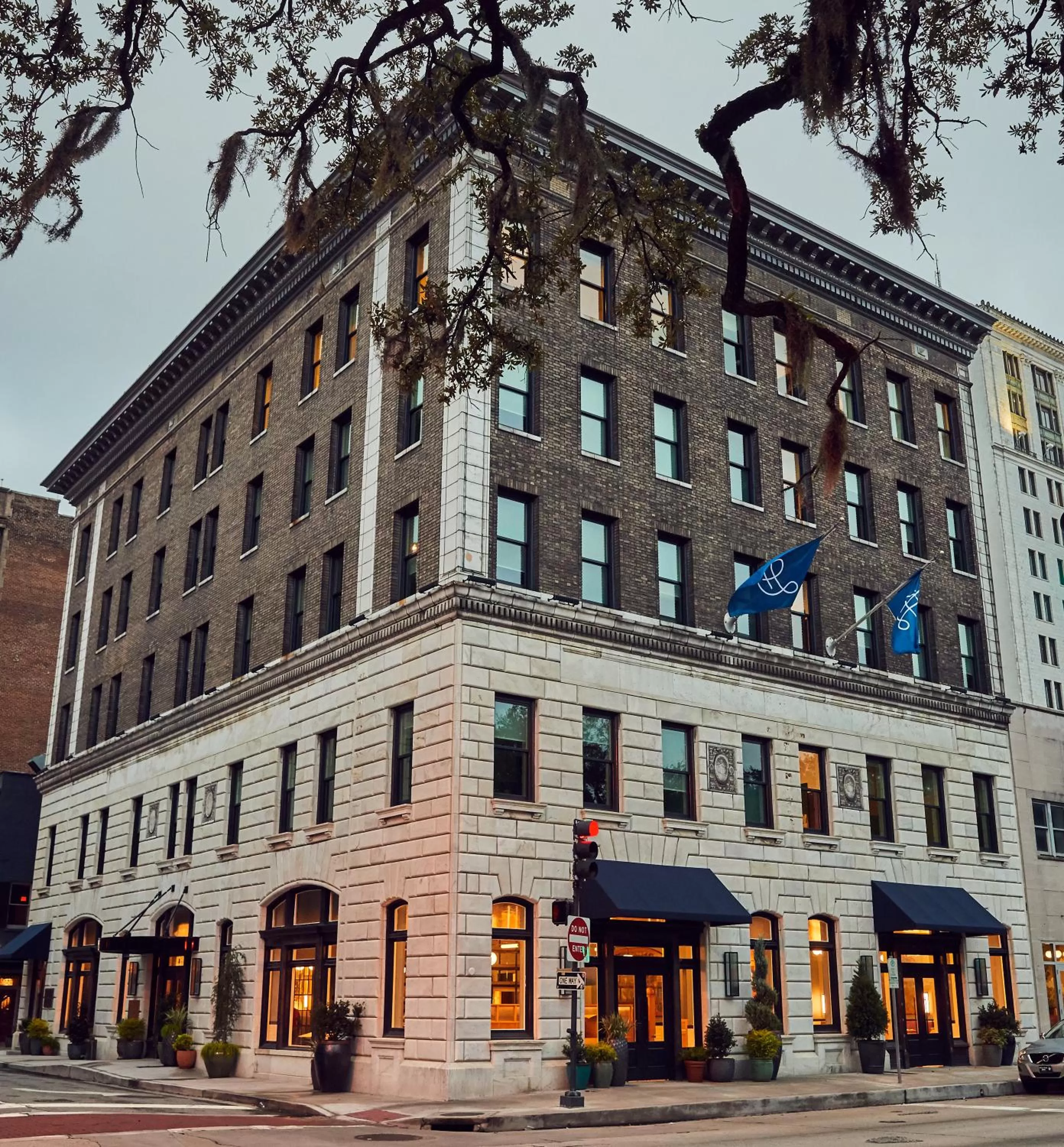 The Drayton Hotel Savannah, Curio Collection by Hilton