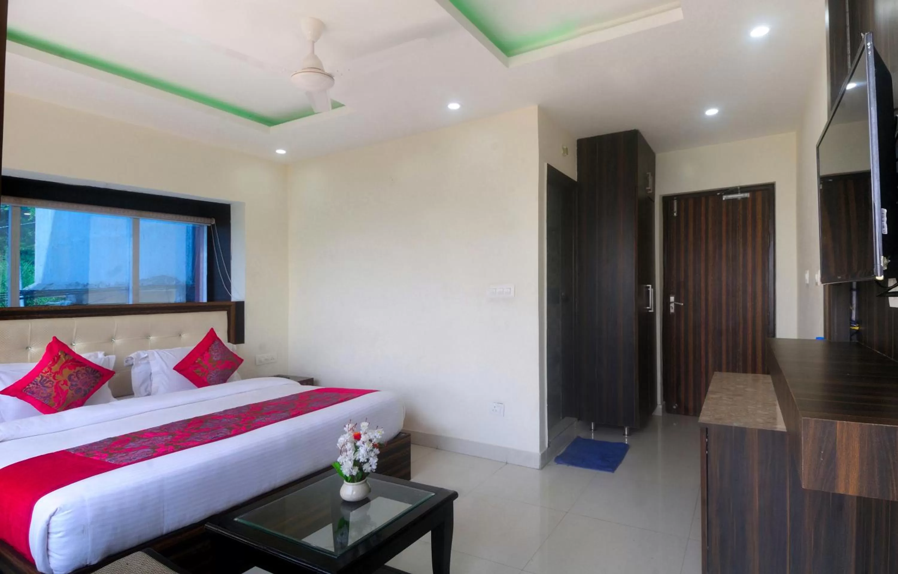 Bedroom, Bed in Hotel Bliss Valley - Hotel in Dharamshala