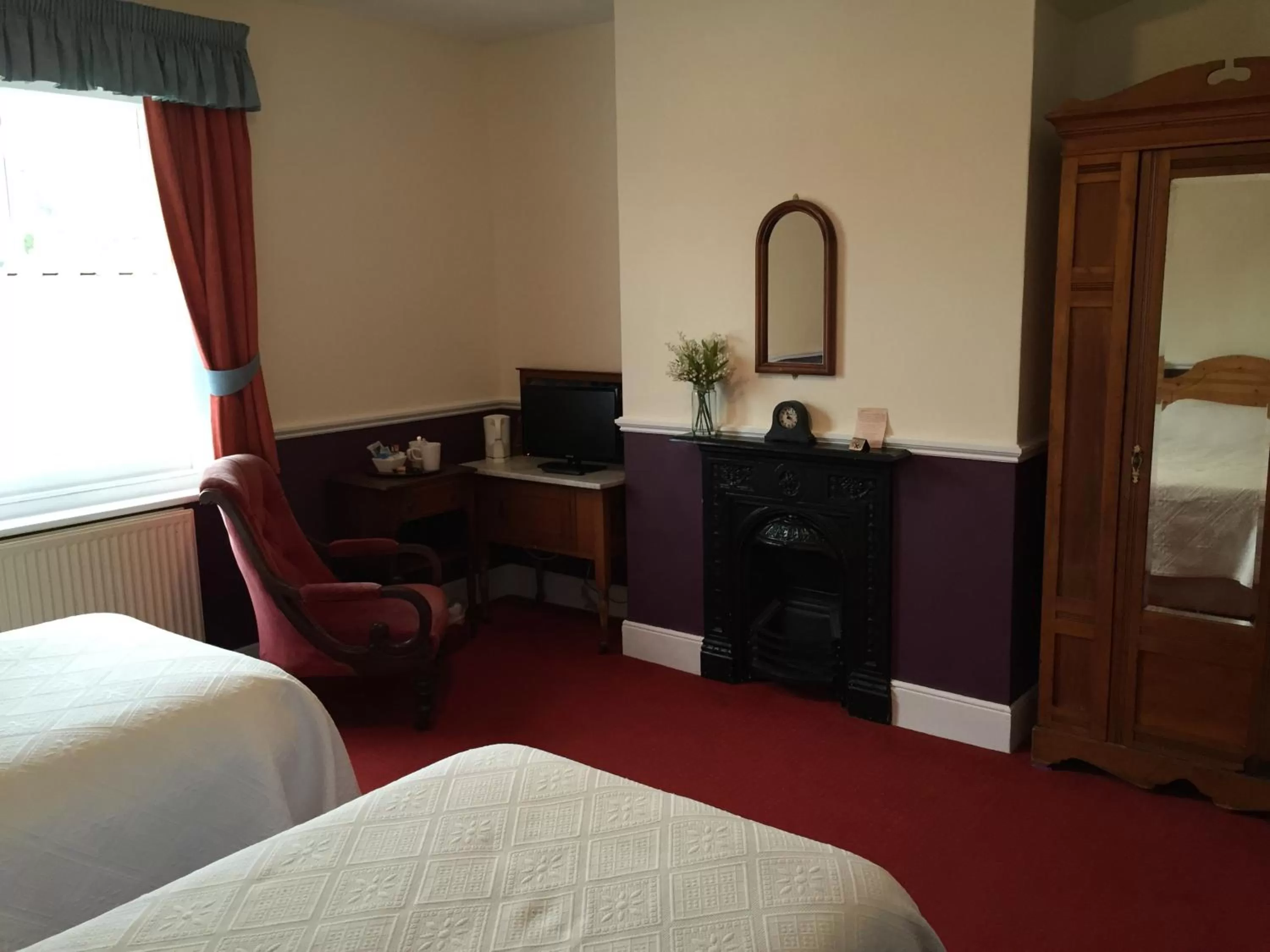 Day, Bed in The Ship Inn