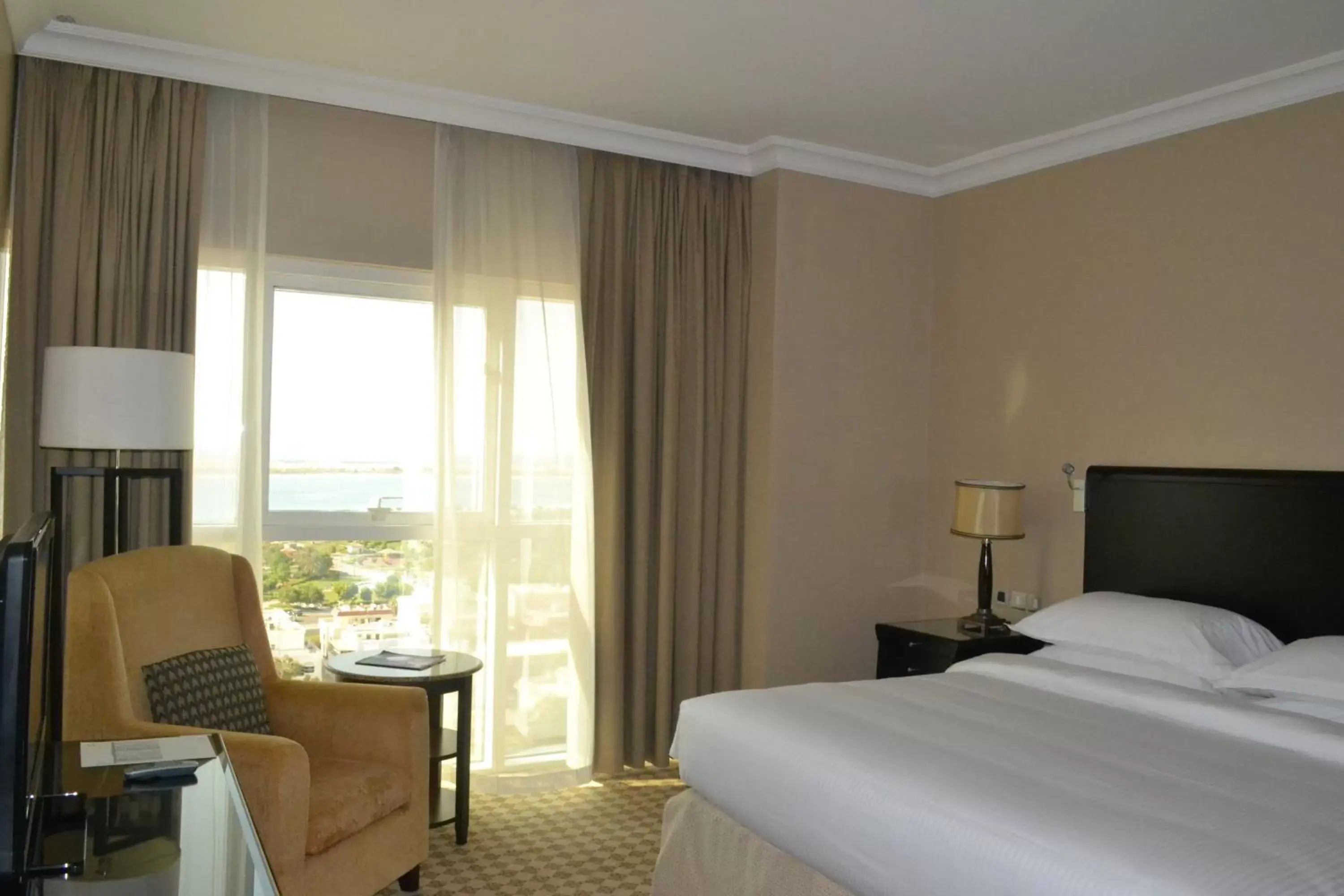 Classic King Room Sea View in Sheraton Khalidiya Hotel Classic King Room Sea View in Sheraton Khalidiya Hotel