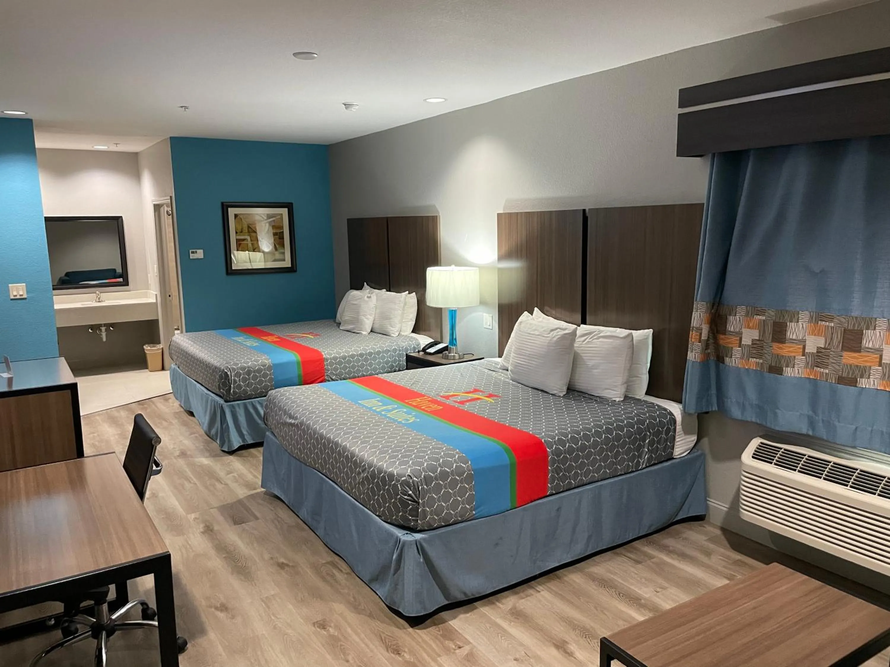 Bed in Haven Inn & Suites Downtown Houston.