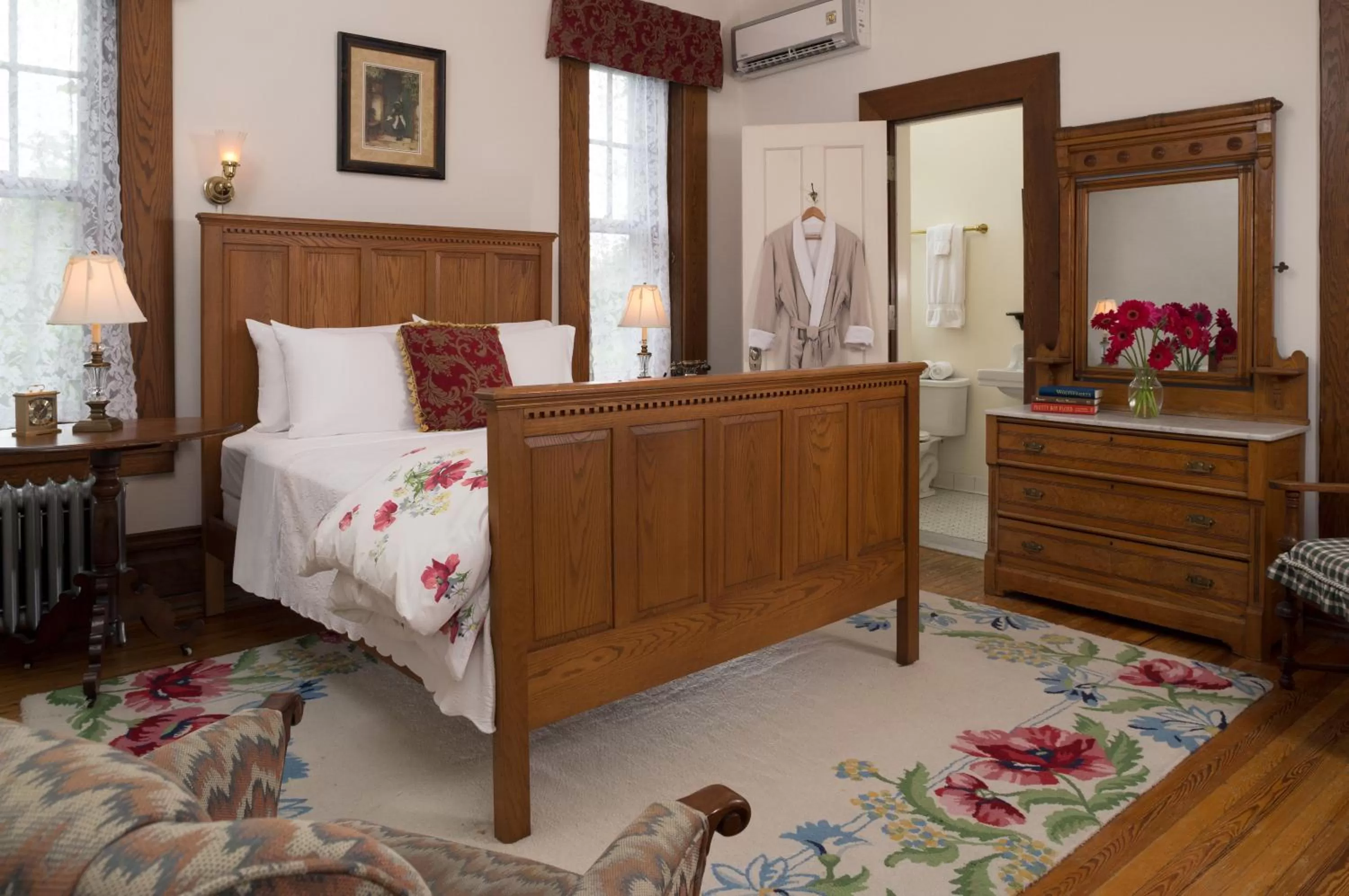 Bedroom, Bed in Mercersburg Inn
