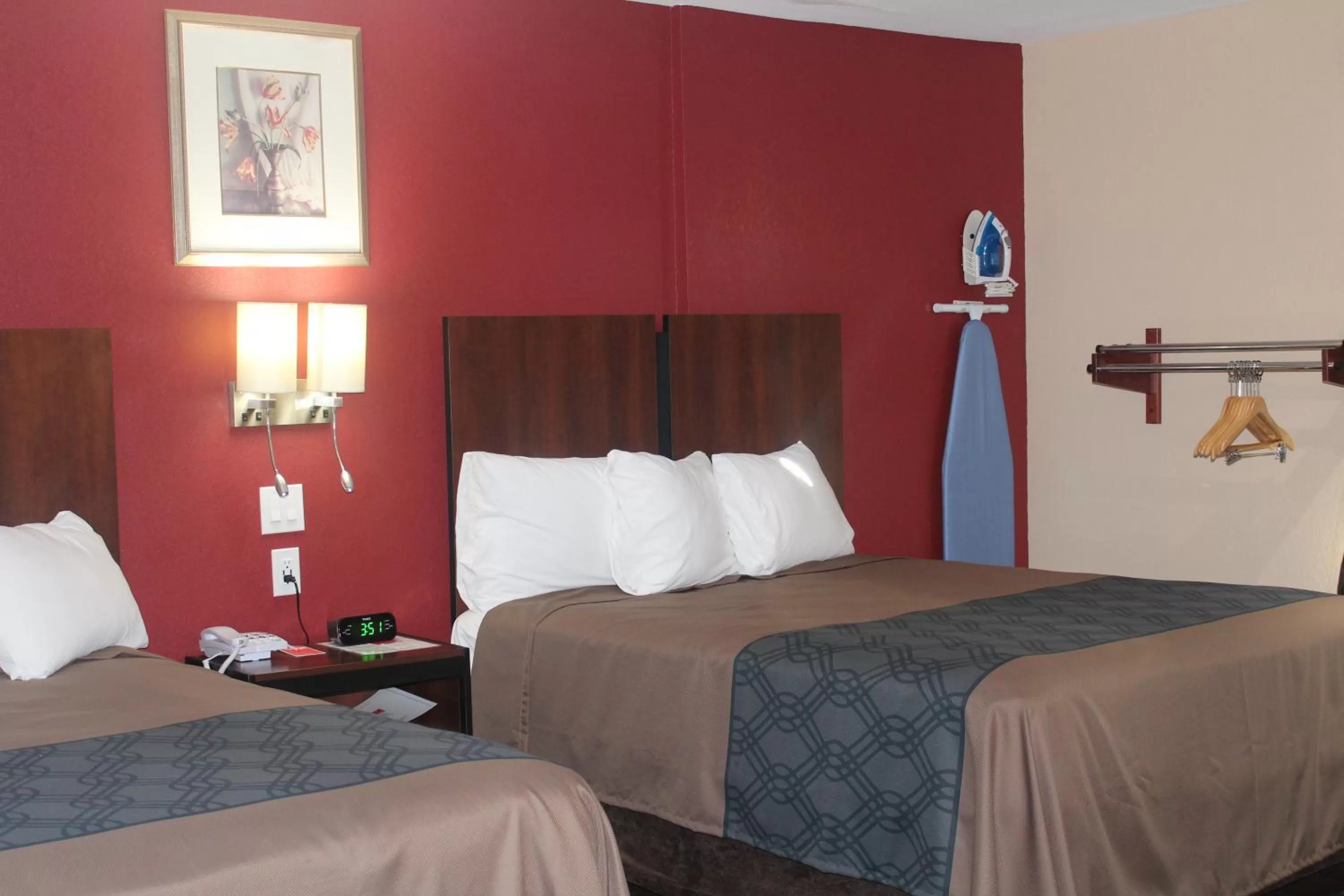 Bed in Americas Best Value Inn-Near NRG Park/Medical Center