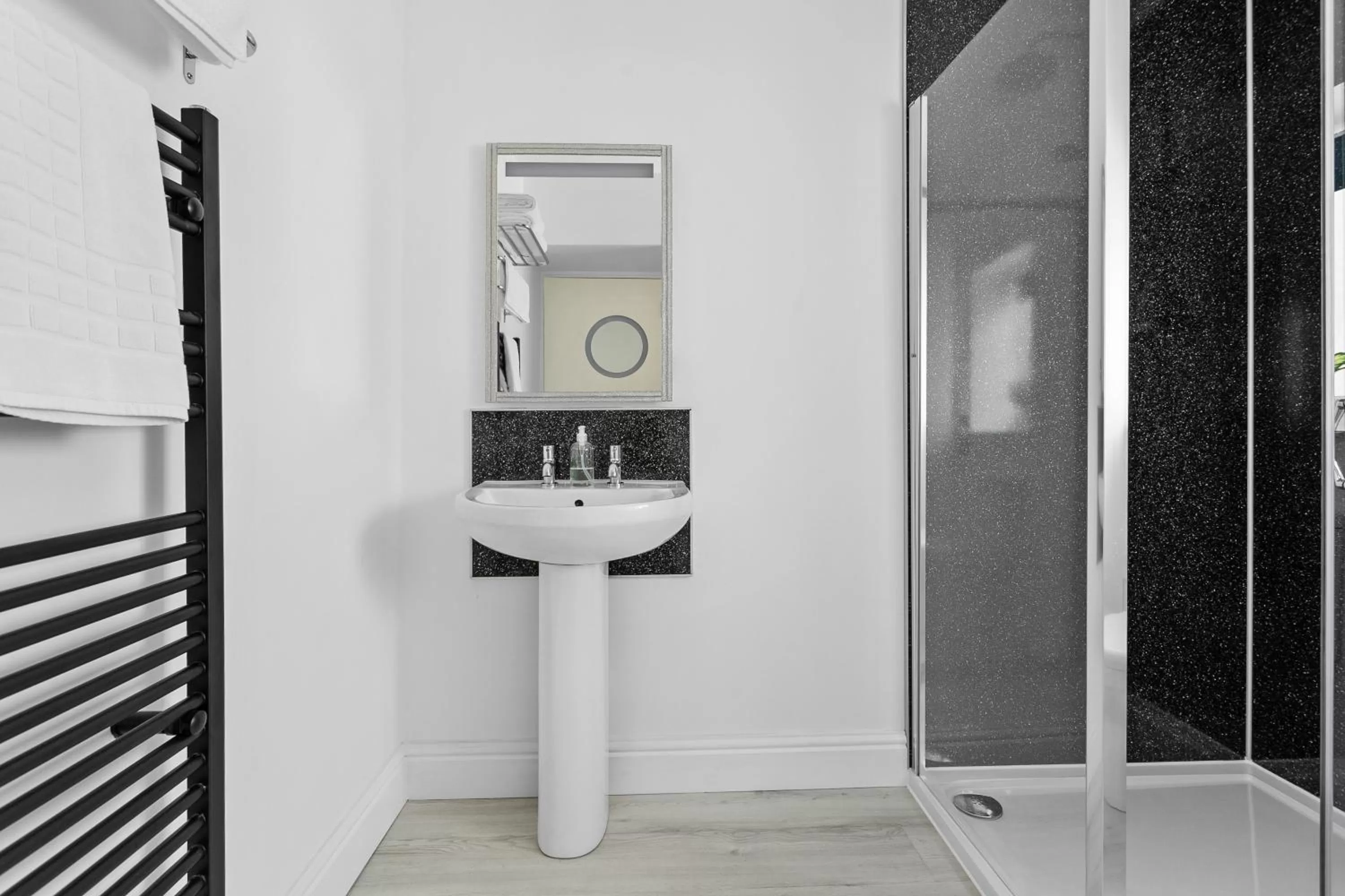 Bathroom in Park View R & R - Adult Only - Self-Catering - Free Parking - EV Point