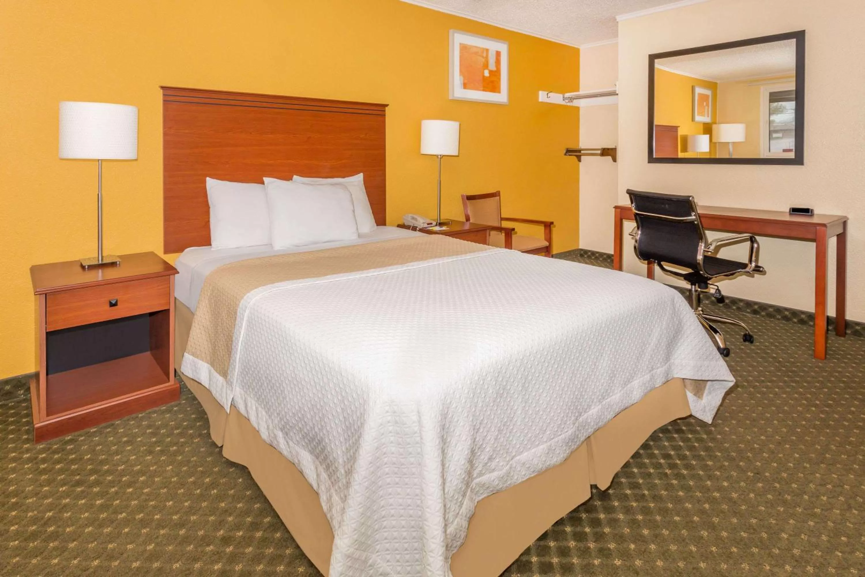 Photo of the whole room in Alamo Inn