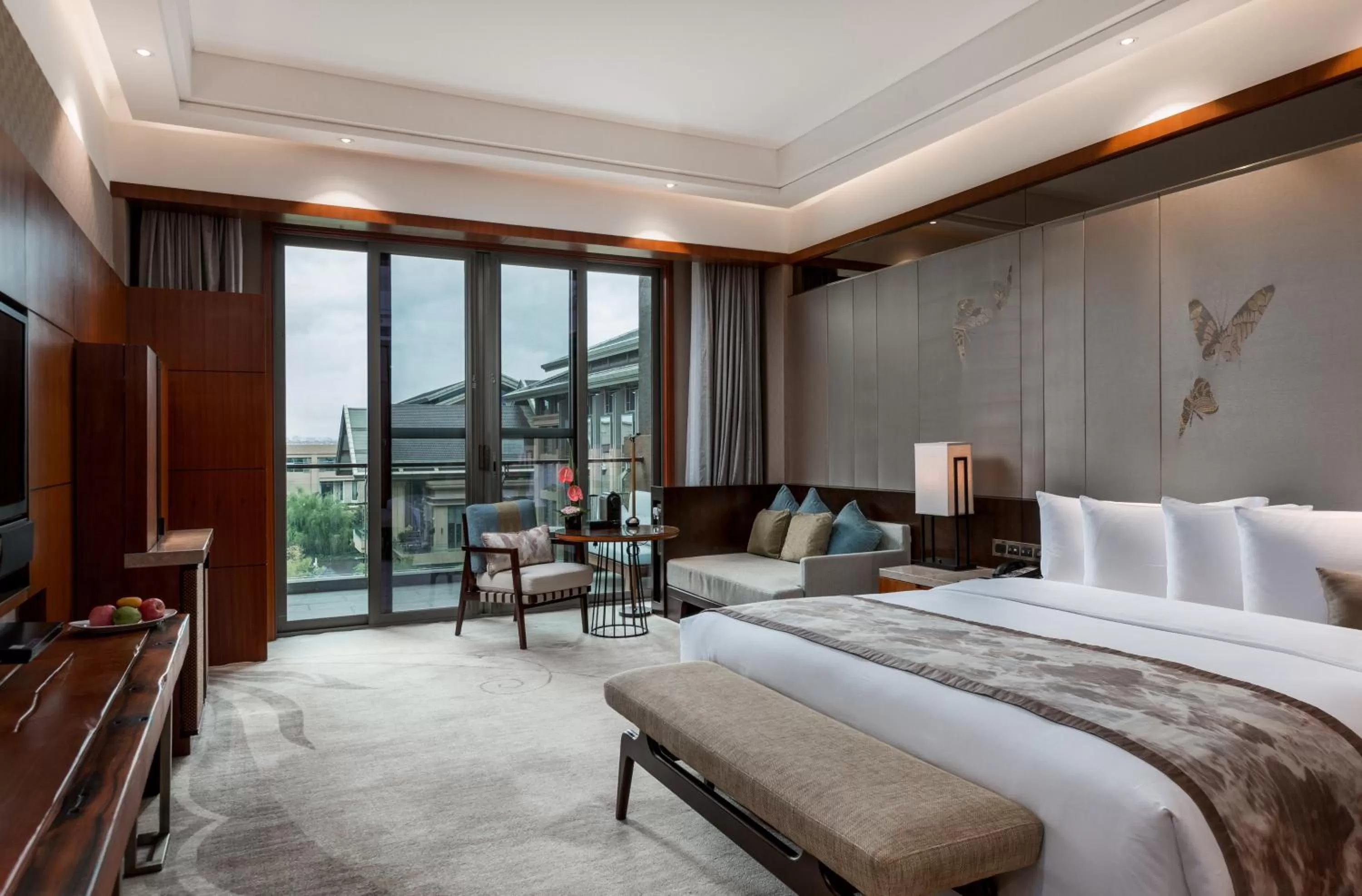 Photo of the whole room, Bed in InterContinental Kunming by IHG
