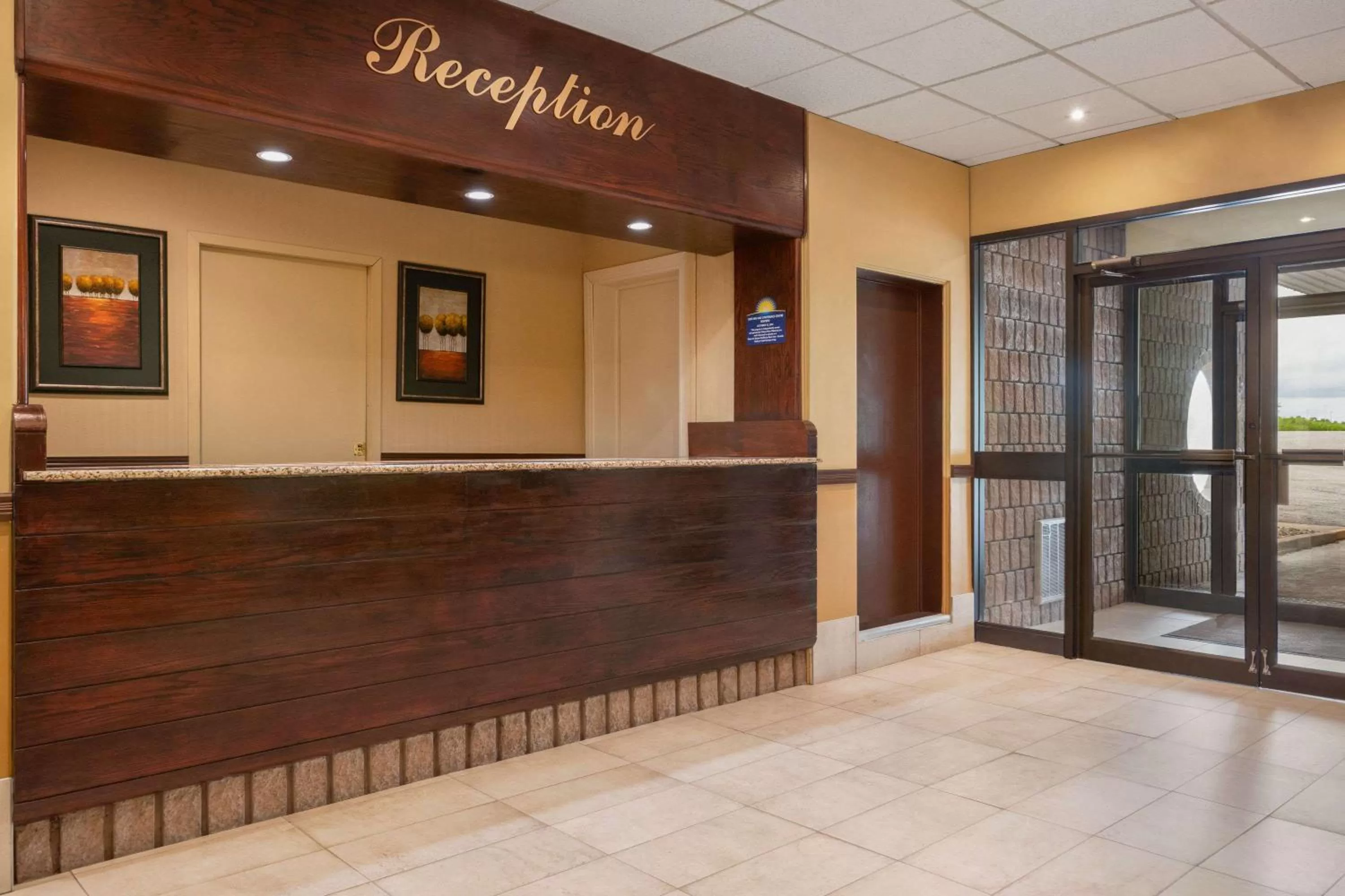 Lobby or reception in Days Inn by Wyndham Renfrew Conference Centre