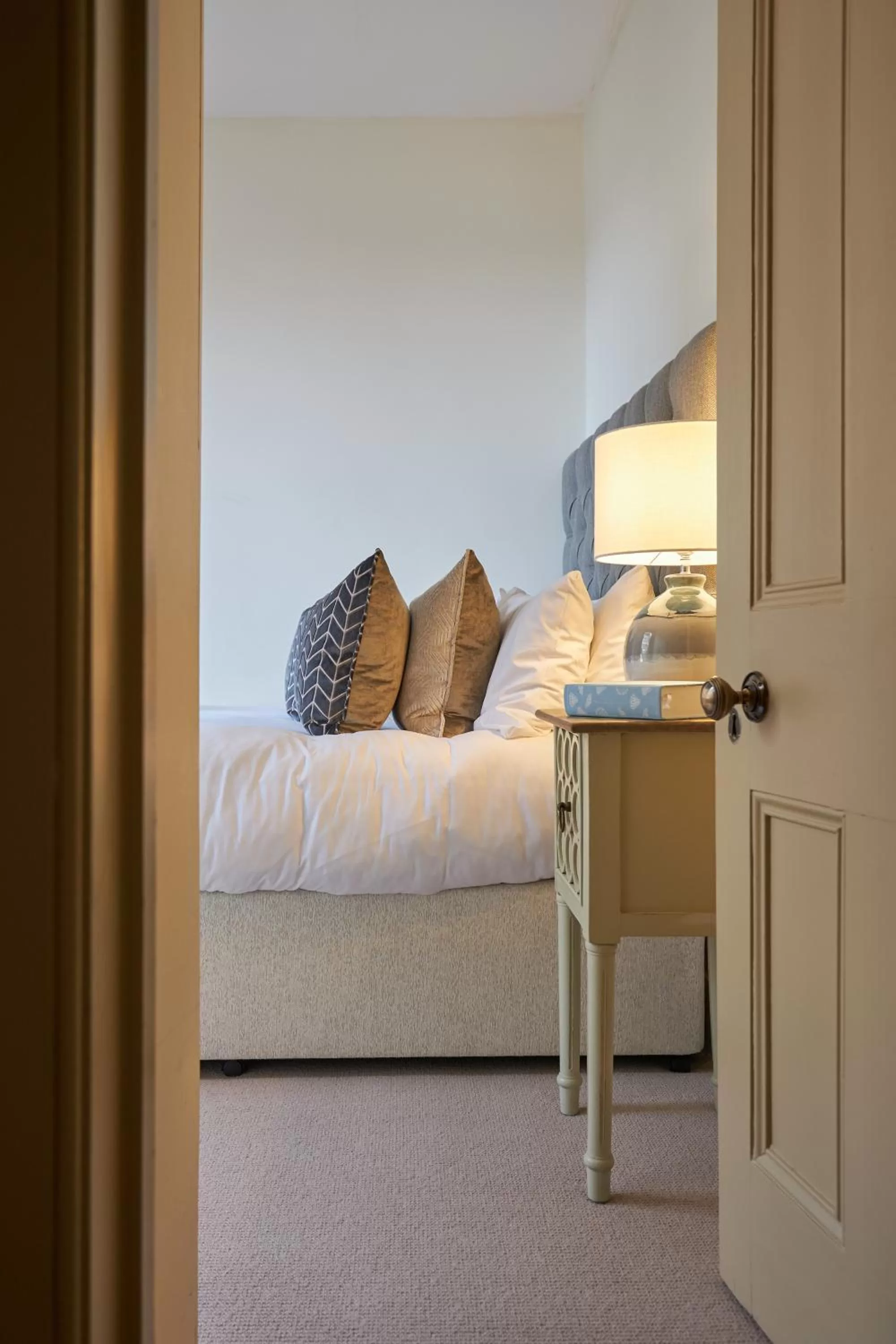 Bedroom, Bed in The Angel Inn, Petworth