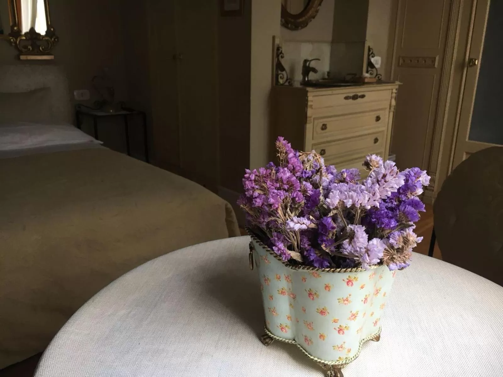 Dining area, Bed in Monfort Club B&B