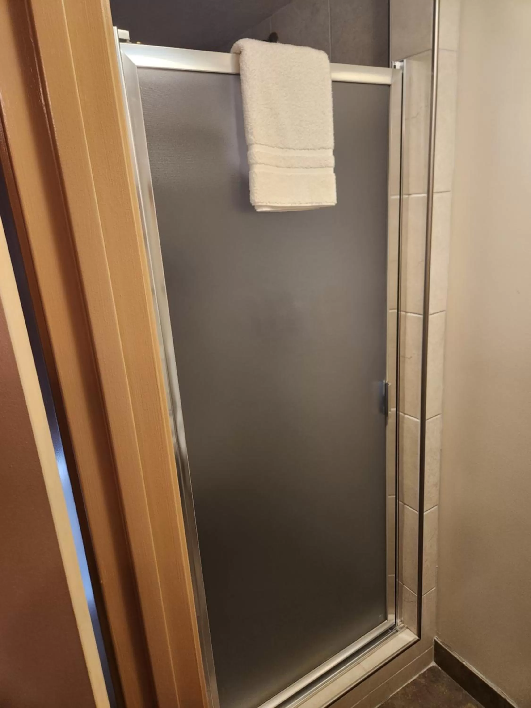 Shower in Waterton Lakes Lodge Resort