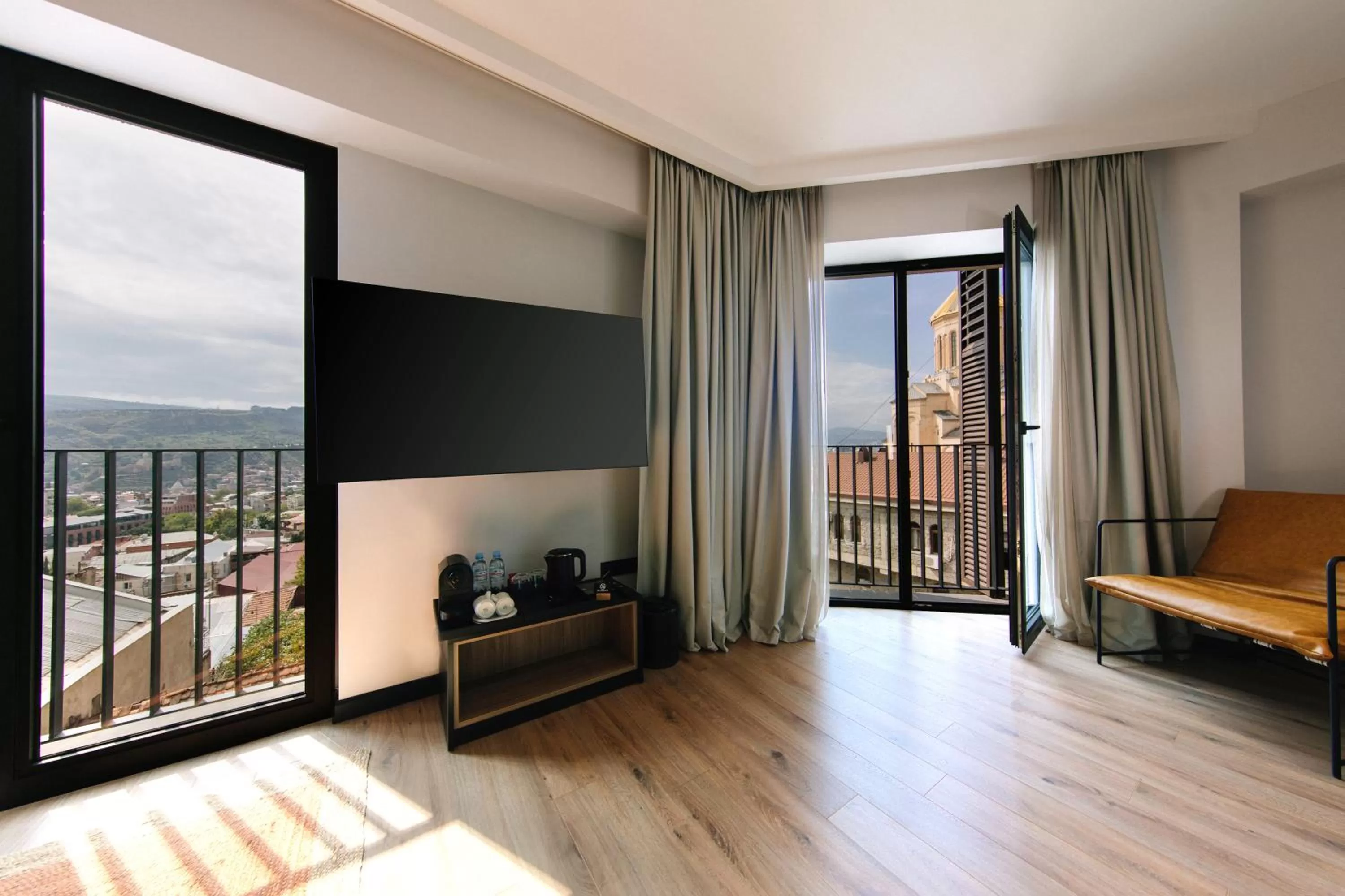 Communal lounge/ TV room, Bed in Hotel 21