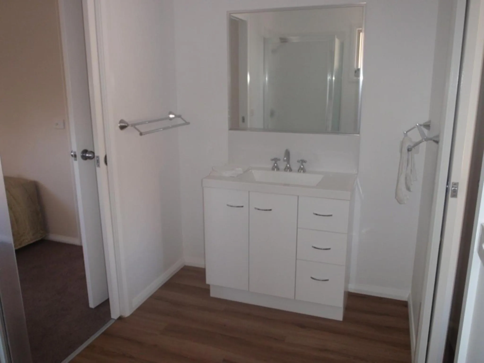 Bathroom in Ashleigh Court Motor Inn