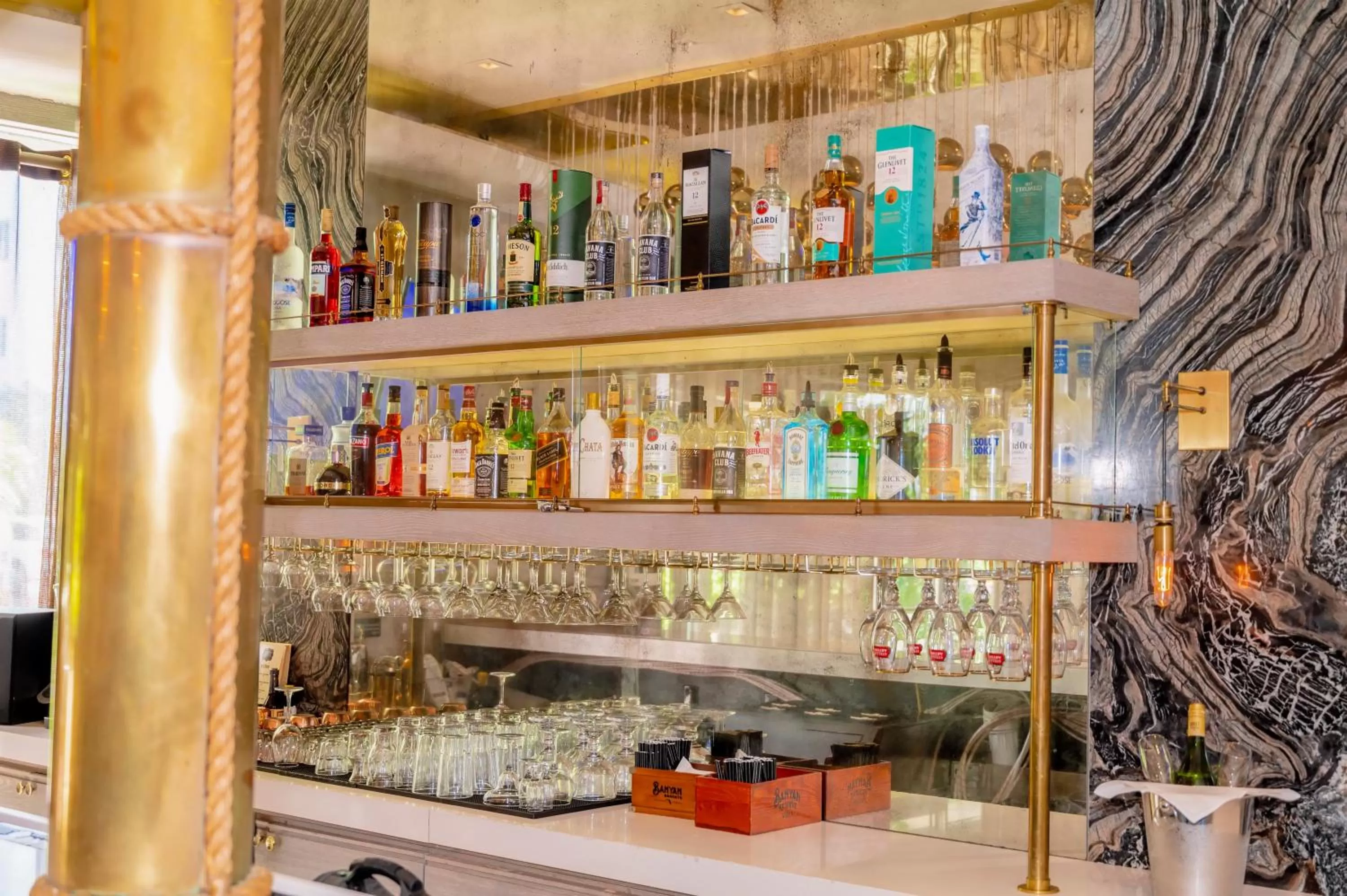 Lounge or bar in San Juan Hotel Miami Beach