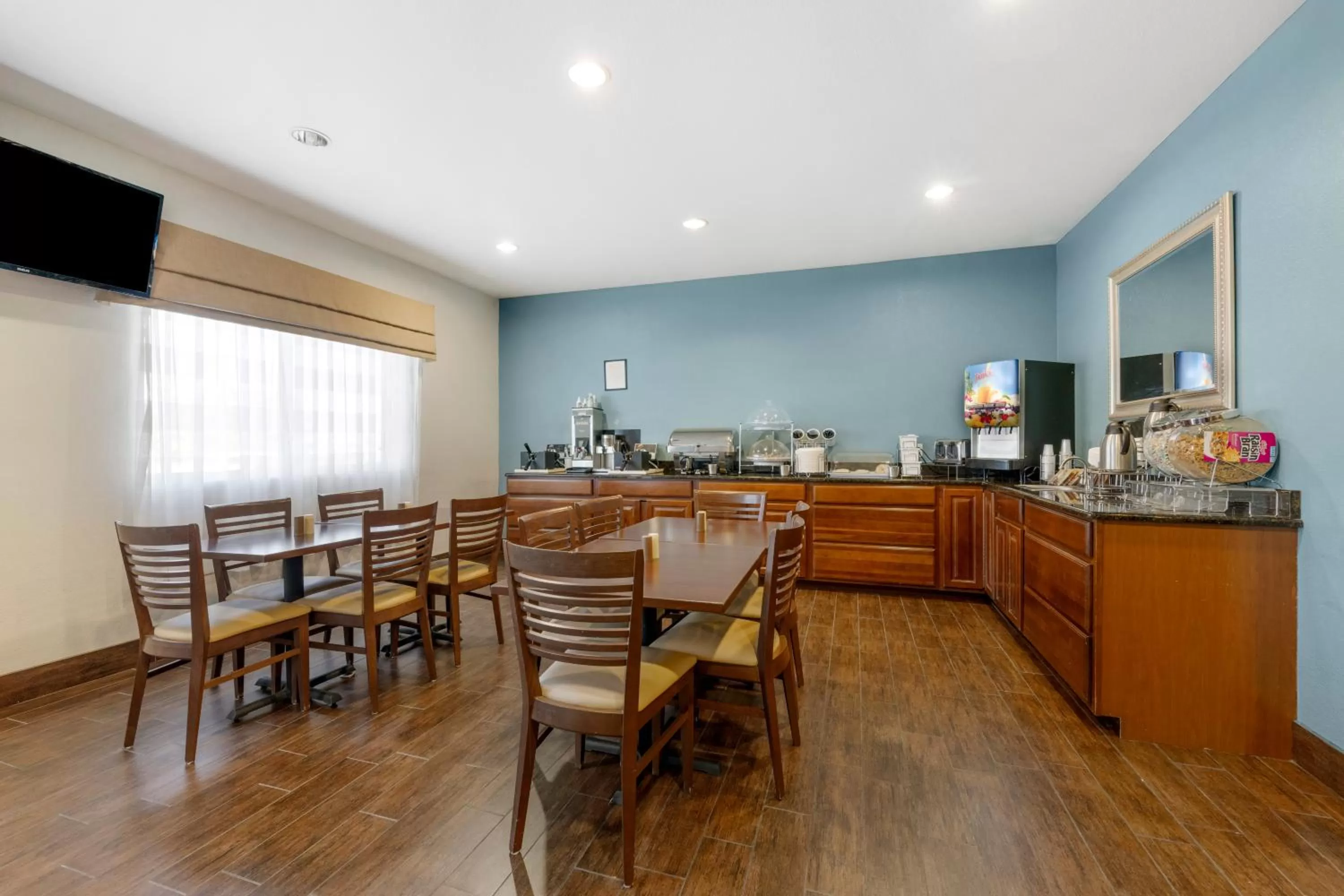 Breakfast in Sleep Inn & Suites Hays I-70