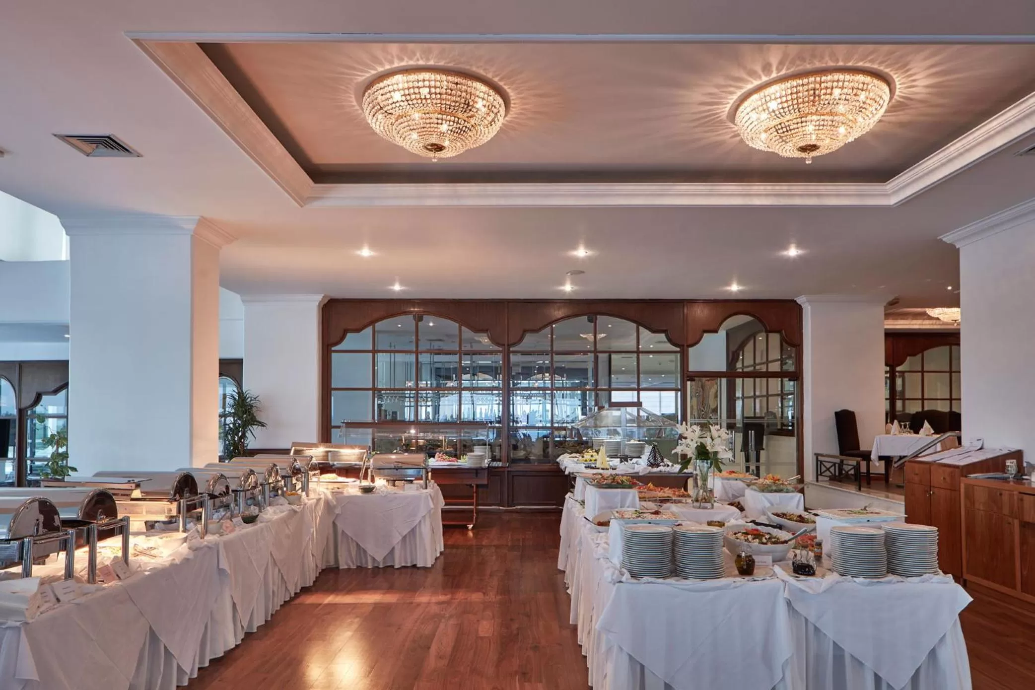 Restaurant/places to eat in Grecian Bay