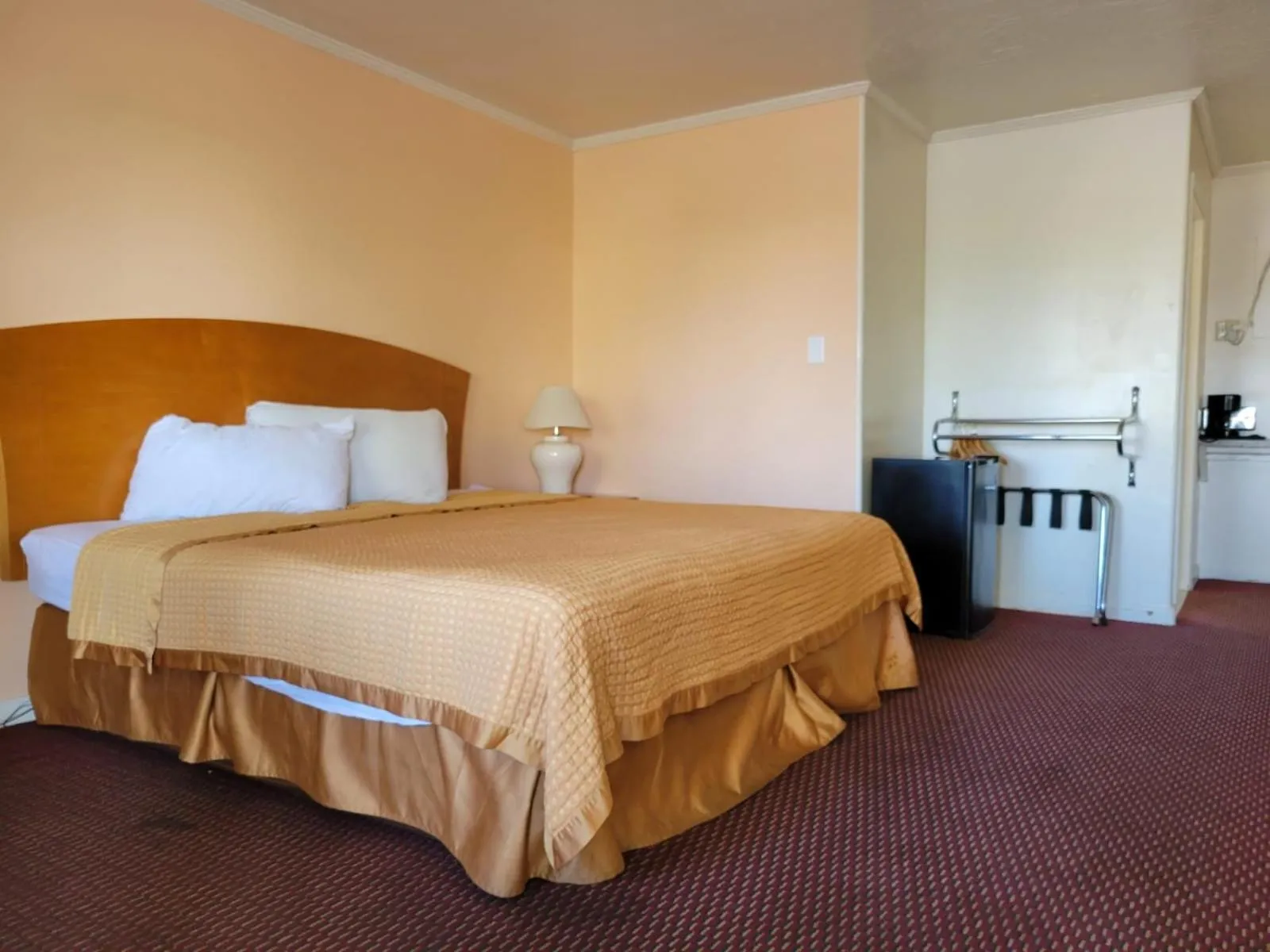 Bedroom, Bed in Emerald Inn & Lounge