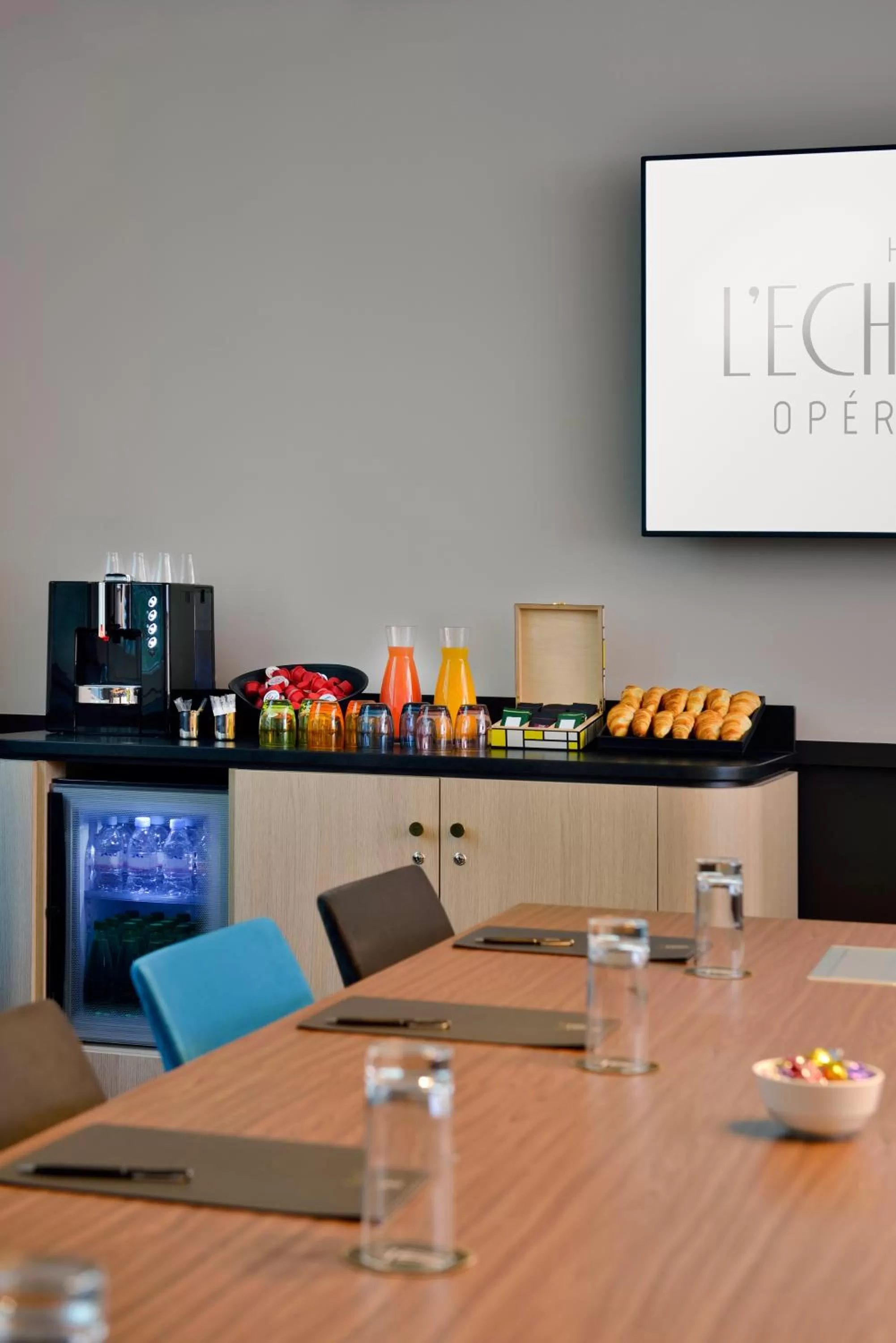 Food and drinks in l'Echiquier Opéra Hotel Paris - MGallery Collection