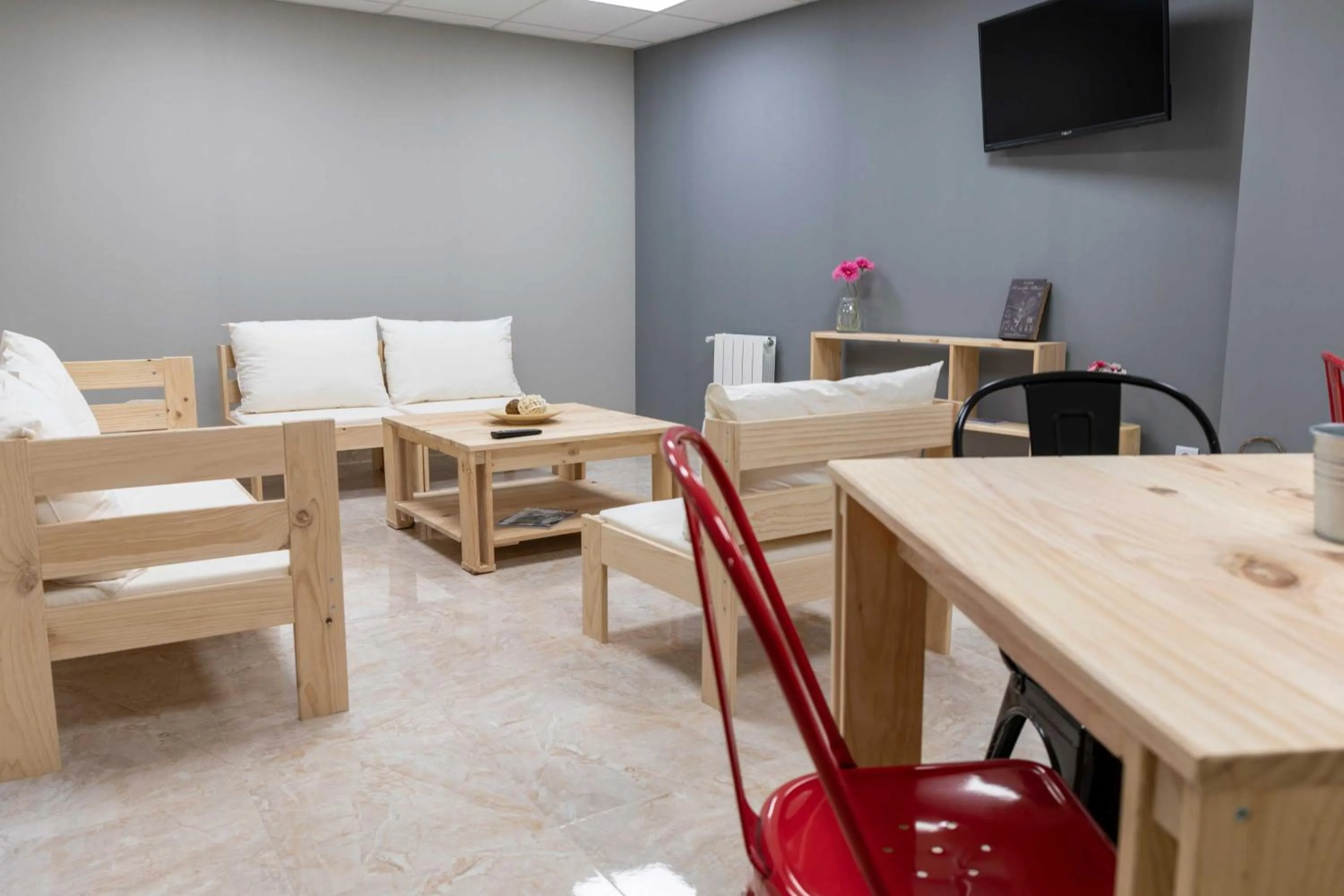 Communal lounge/ TV room in Alda Estella Hostel