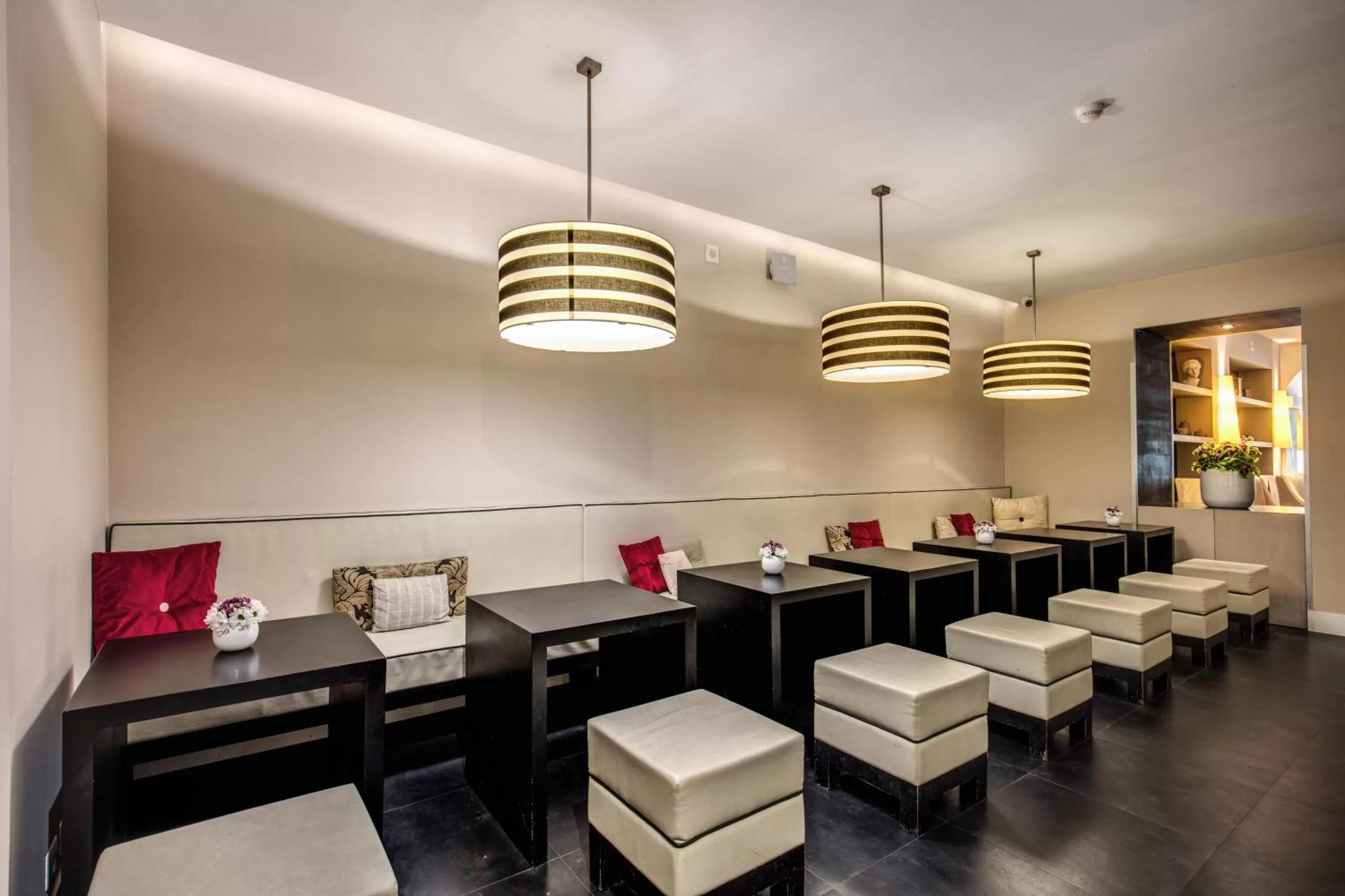 Restaurant/places to eat in Hotel Villafranca