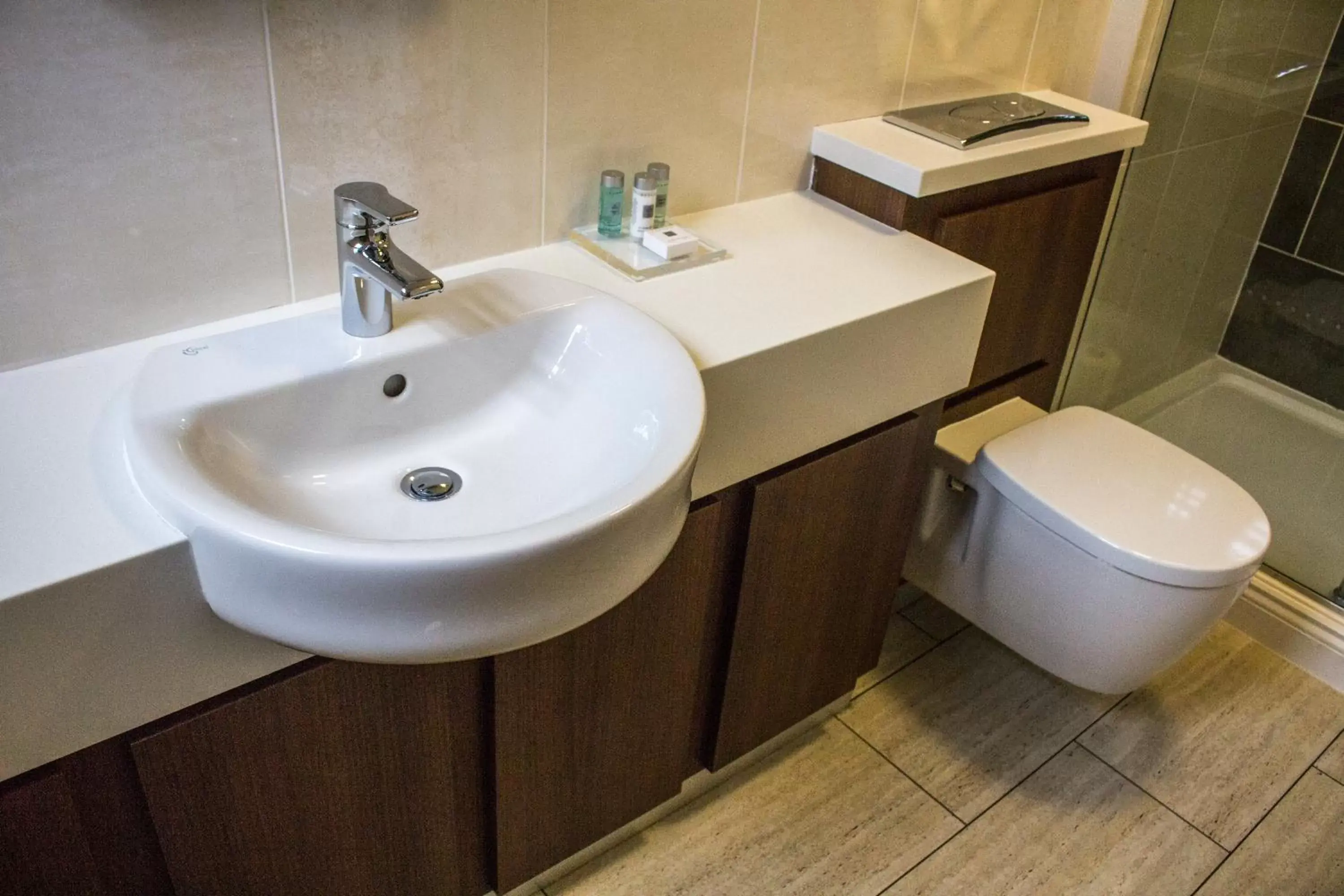 King Room with Twin Beds - Non-Smoking in Park Hall Hotel and Spa Wolverhampton King Room with Twin Beds - Non-Smoking in Park Hall Hotel and Spa Wolverhampton