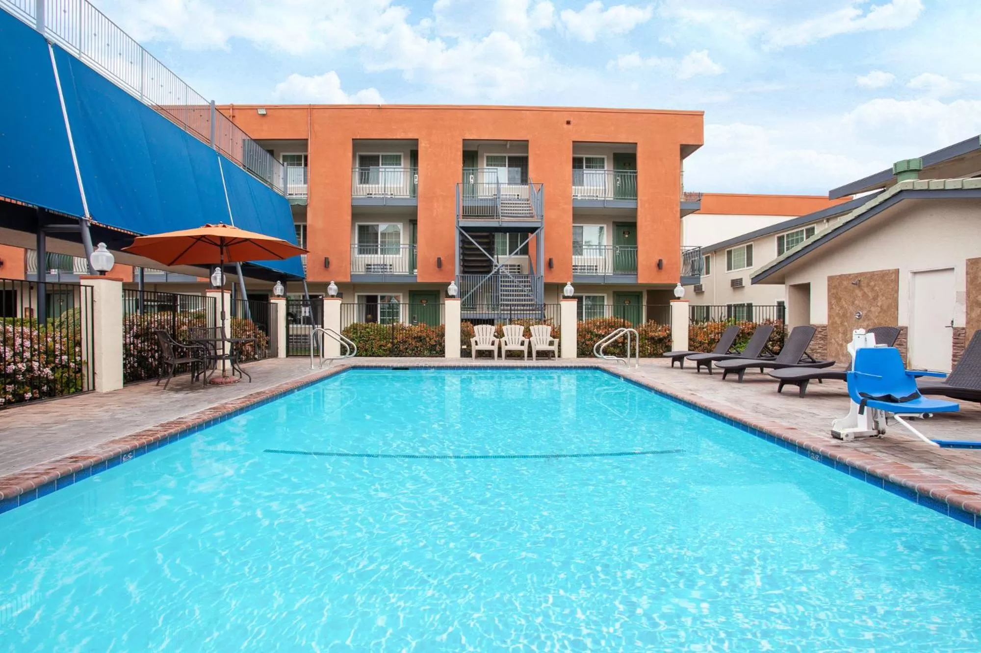 Swimming pool in Travelodge Inn & Suites by Wyndham Anaheim on Disneyland Dr