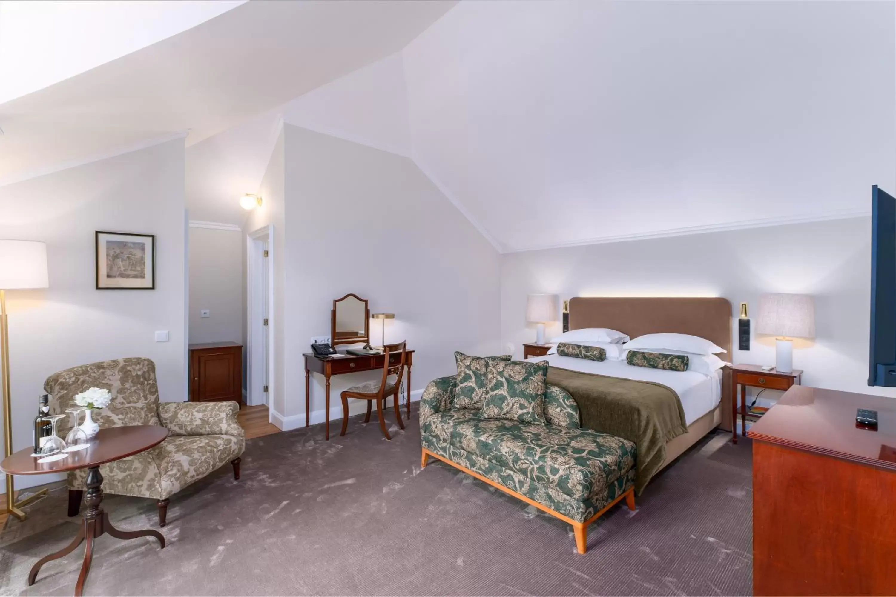 Deluxe Double Room - Main House in Casa Velha do Palheiro Relais & Chateaux Deluxe Double Room - Main House in Casa Velha do Palheiro Relais & Chateaux